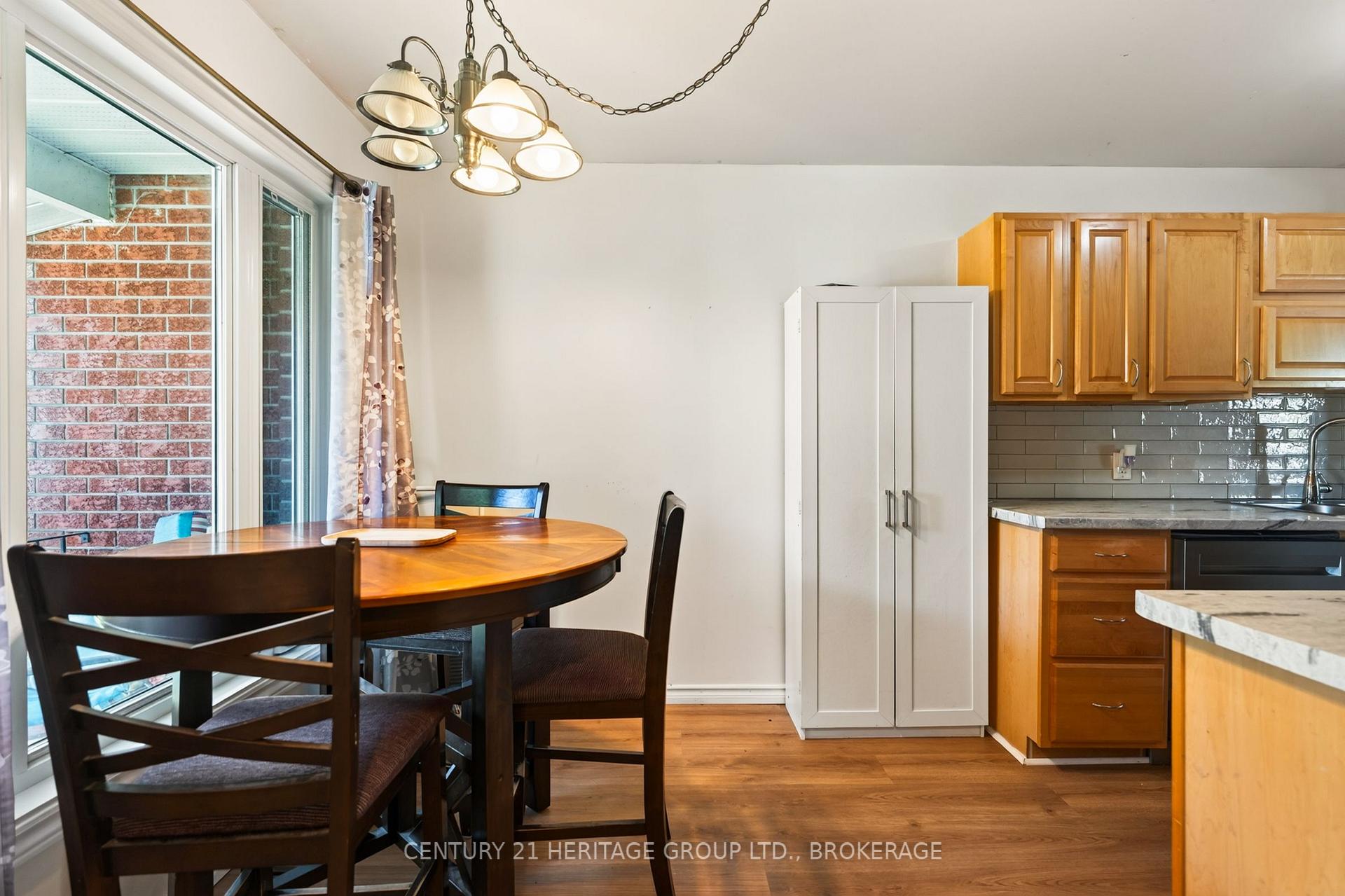 Photo 11 of 944 Warburton Crescent, Kingston, East Gardiners Rd — HOMEH