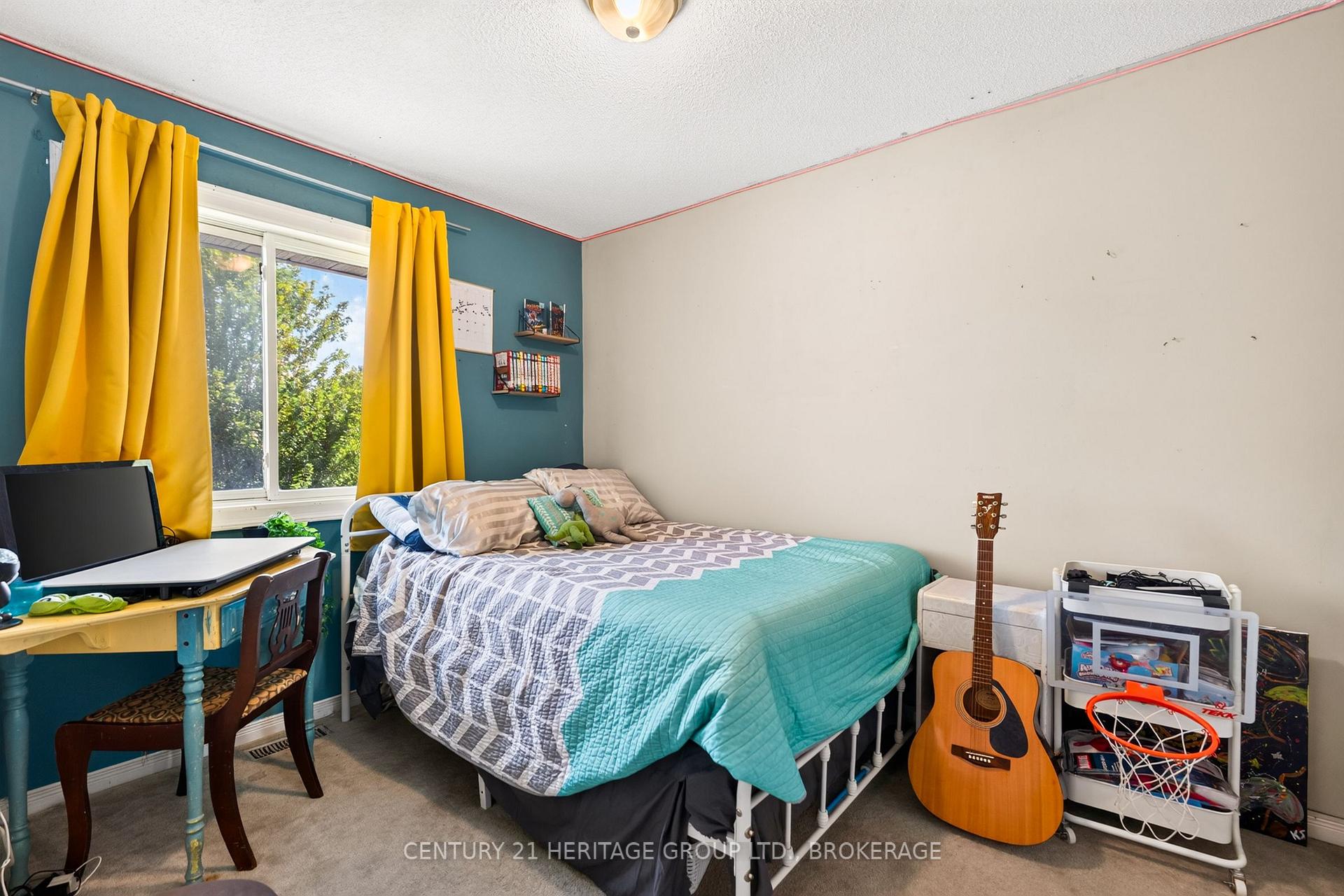 Photo 19 of 944 Warburton Crescent, Kingston, East Gardiners Rd — HOMEH