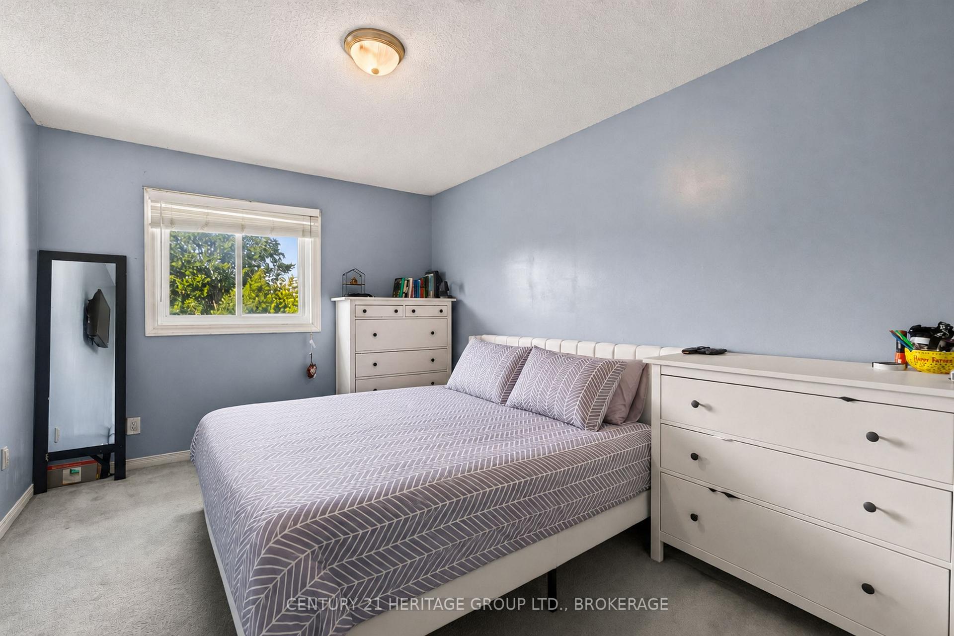Photo 20 of 944 Warburton Crescent, Kingston, East Gardiners Rd — HOMEH