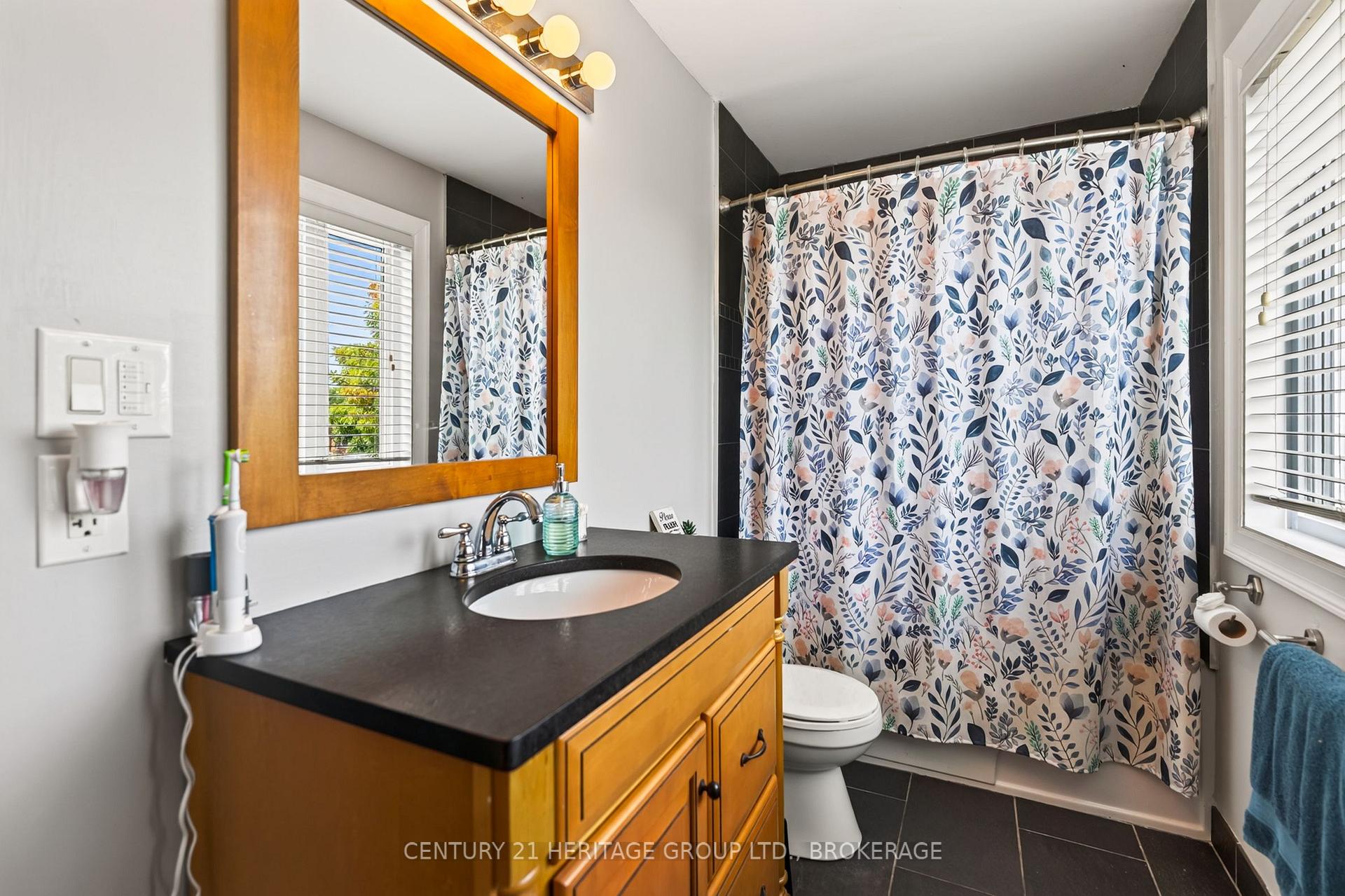 Photo 22 of 944 Warburton Crescent, Kingston, East Gardiners Rd — HOMEH