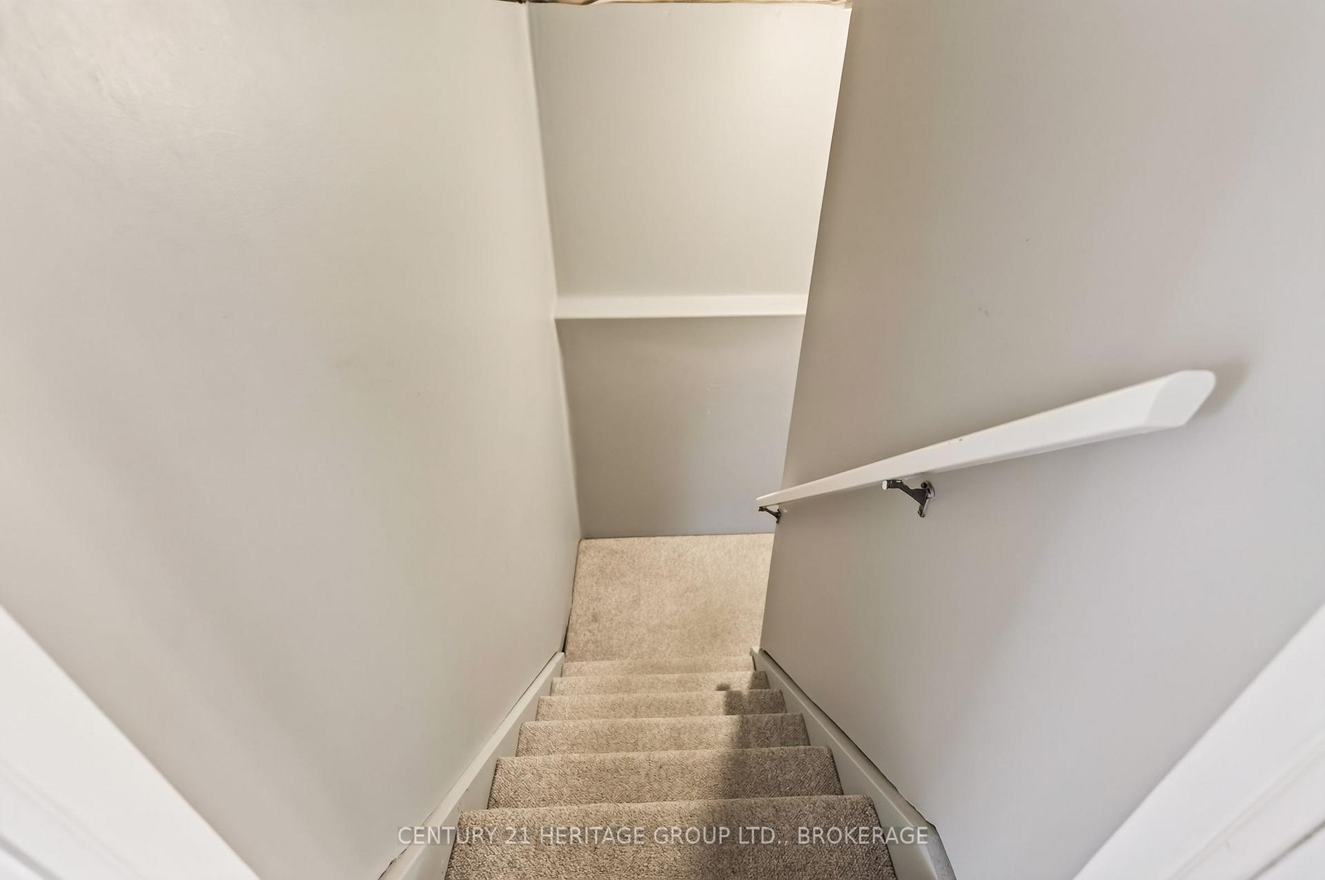 Photo 23 of 944 Warburton Crescent, Kingston, East Gardiners Rd — HOMEH