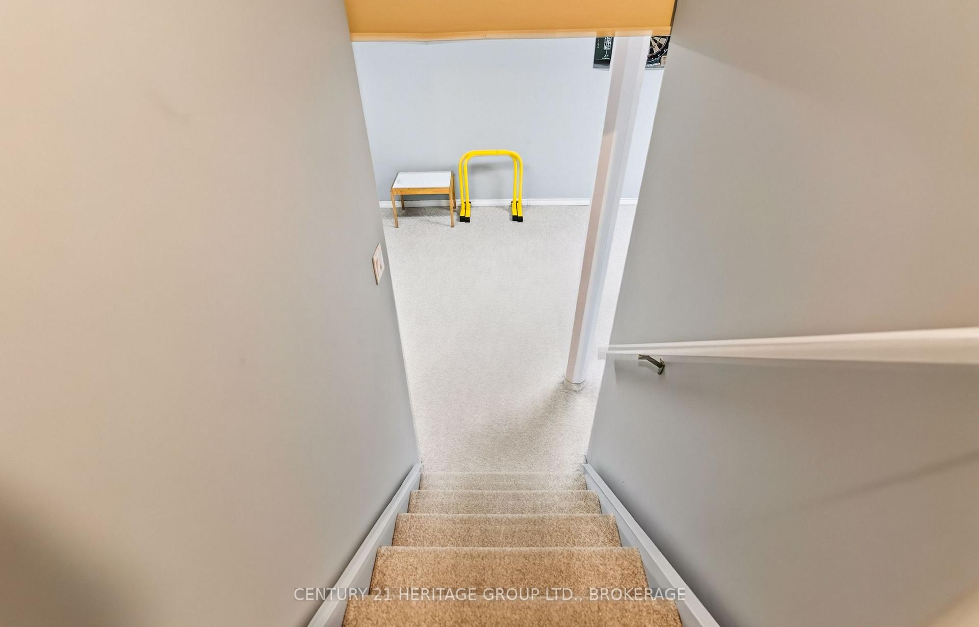 Photo 24 of 944 Warburton Crescent, Kingston, East Gardiners Rd — HOMEH