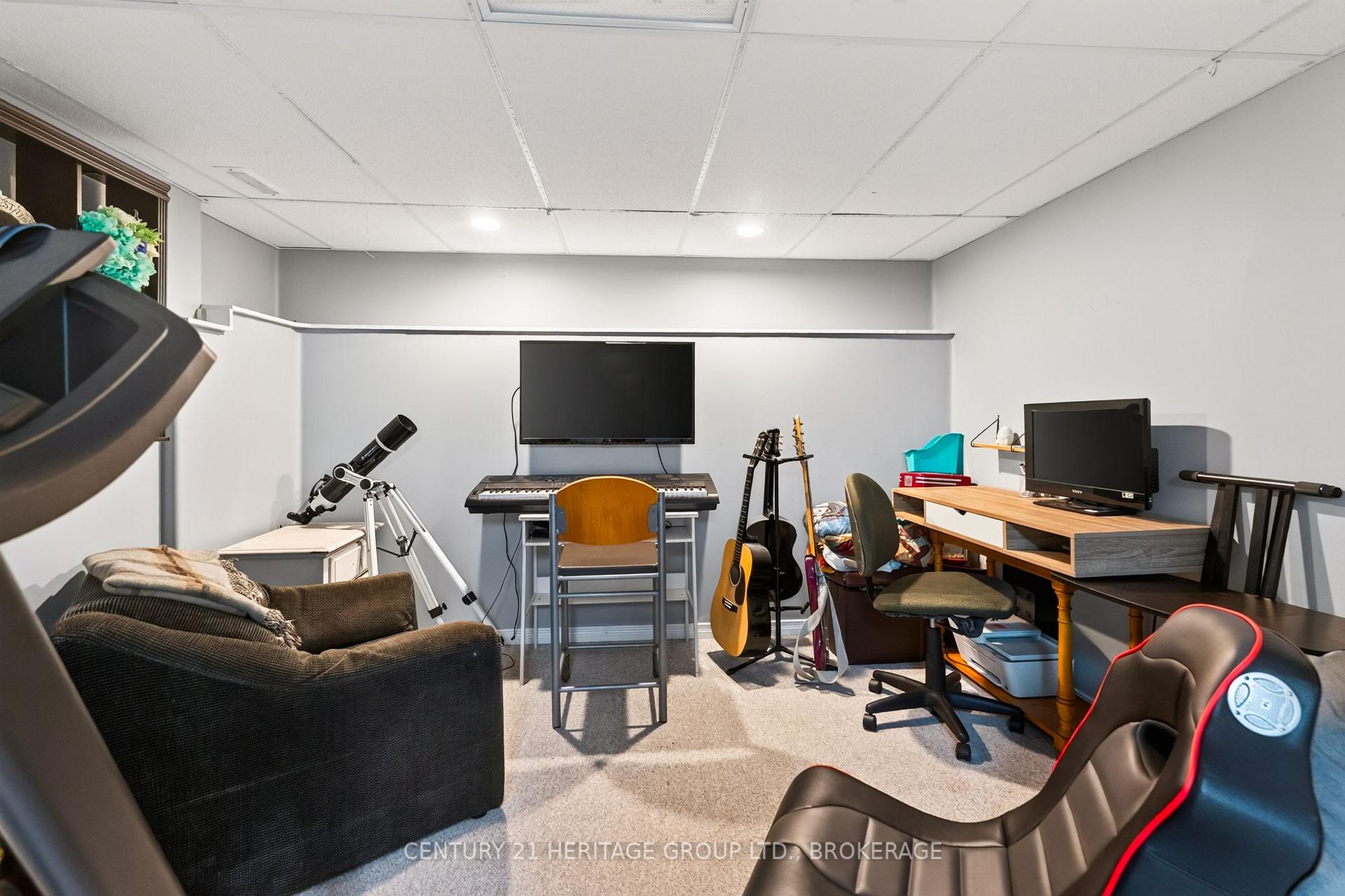 Photo 26 of 944 Warburton Crescent, Kingston, East Gardiners Rd — HOMEH