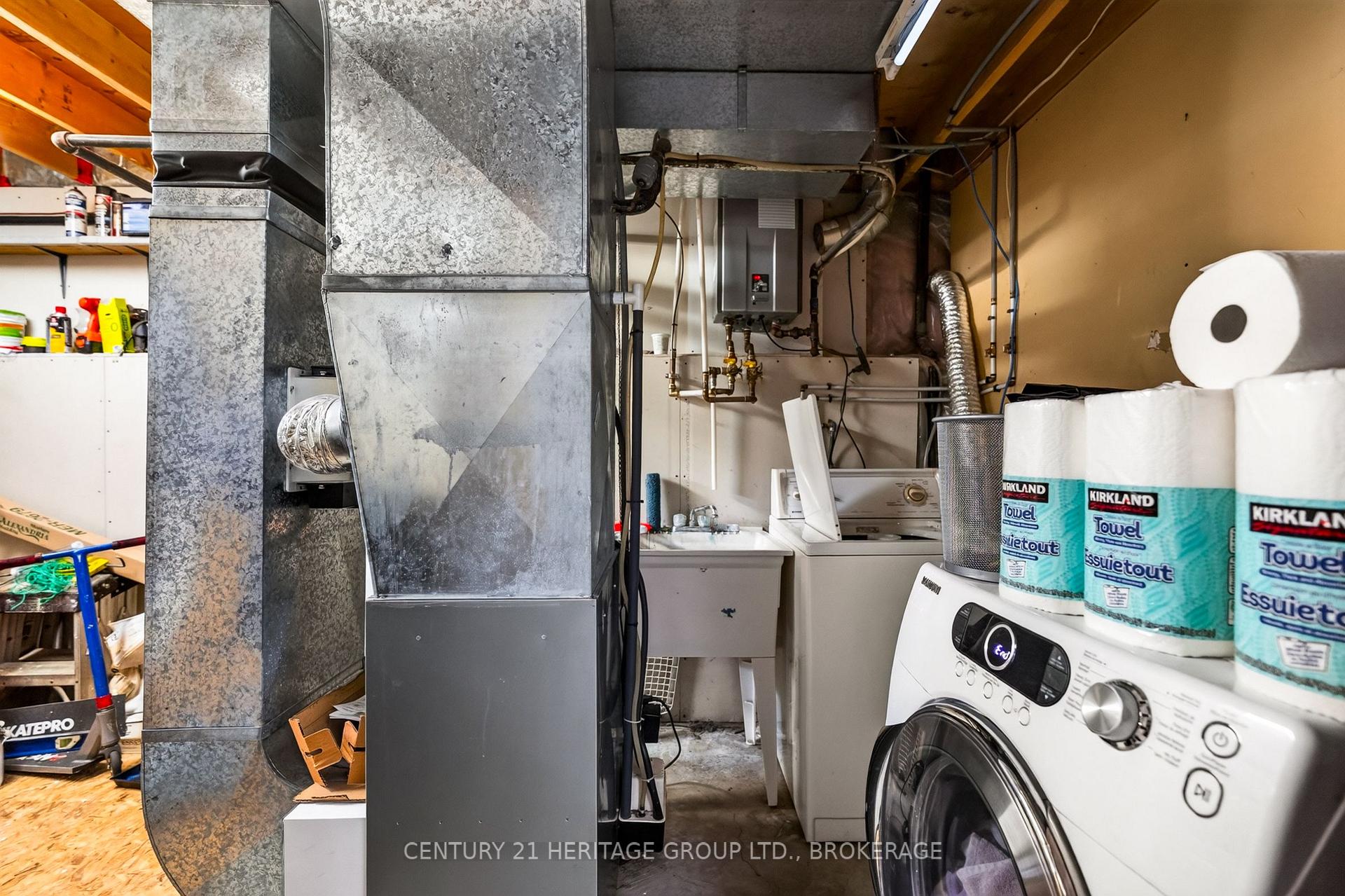 Photo 27 of 944 Warburton Crescent, Kingston, East Gardiners Rd — HOMEH