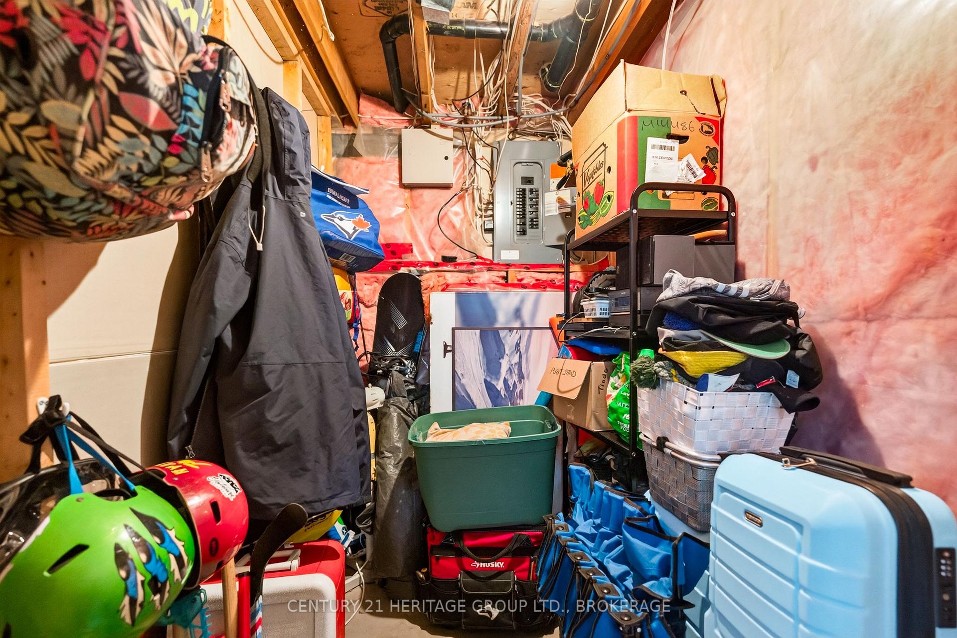 Photo 30 of 944 Warburton Crescent, Kingston, East Gardiners Rd — HOMEH