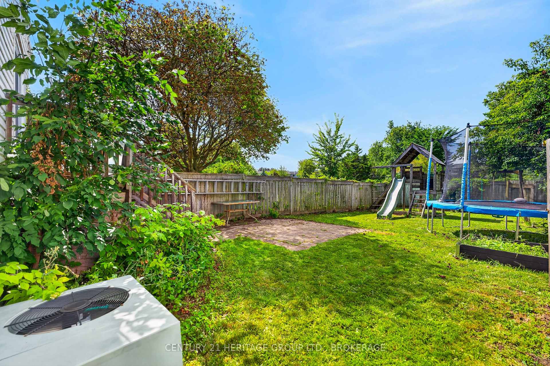 Photo 32 of 944 Warburton Crescent, Kingston, East Gardiners Rd — HOMEH