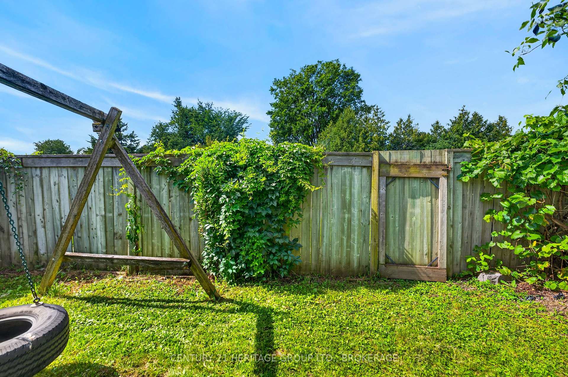 Photo 36 of 944 Warburton Crescent, Kingston, East Gardiners Rd — HOMEH