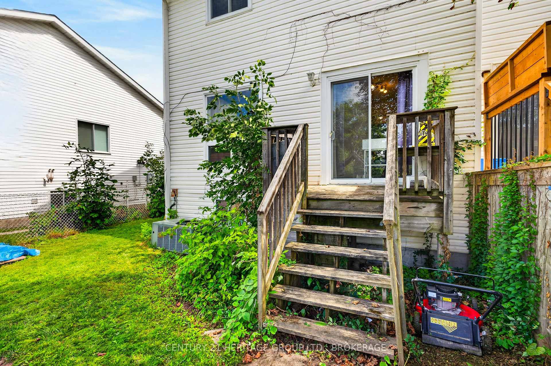Photo 40 of 944 Warburton Crescent, Kingston, East Gardiners Rd — HOMEH