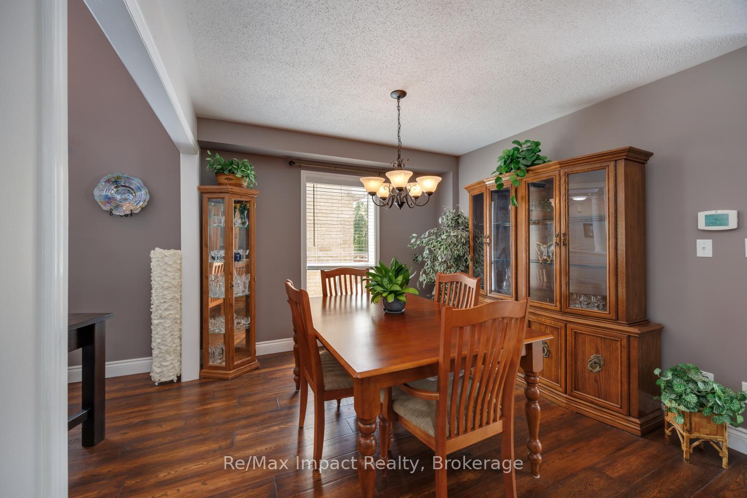 Photo 4 of 667 Brasswinds Trail, Oshawa, Pinecrest — HOMEH