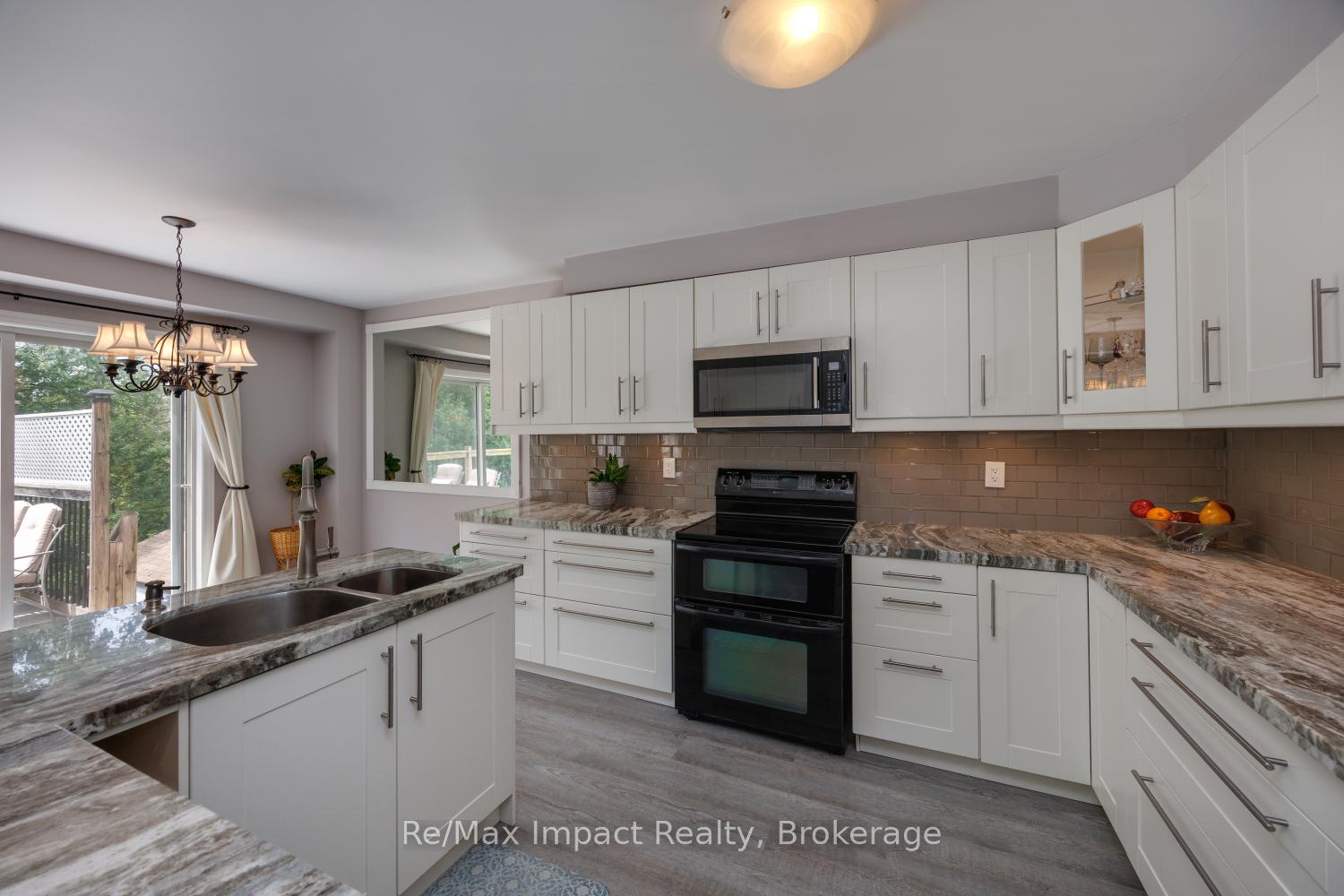 Photo 6 of 667 Brasswinds Trail, Oshawa, Pinecrest — HOMEH