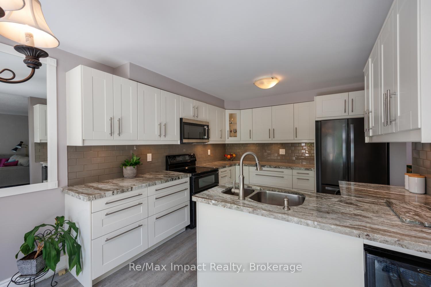 Photo 8 of 667 Brasswinds Trail, Oshawa, Pinecrest — HOMEH