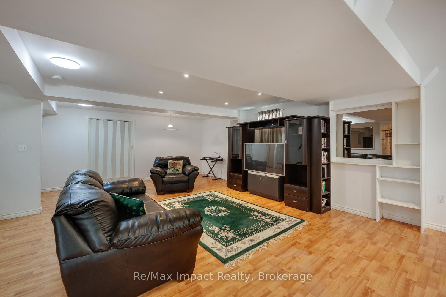 Photo 32 of 667 Brasswinds Trail, Oshawa, Pinecrest — HOMEH