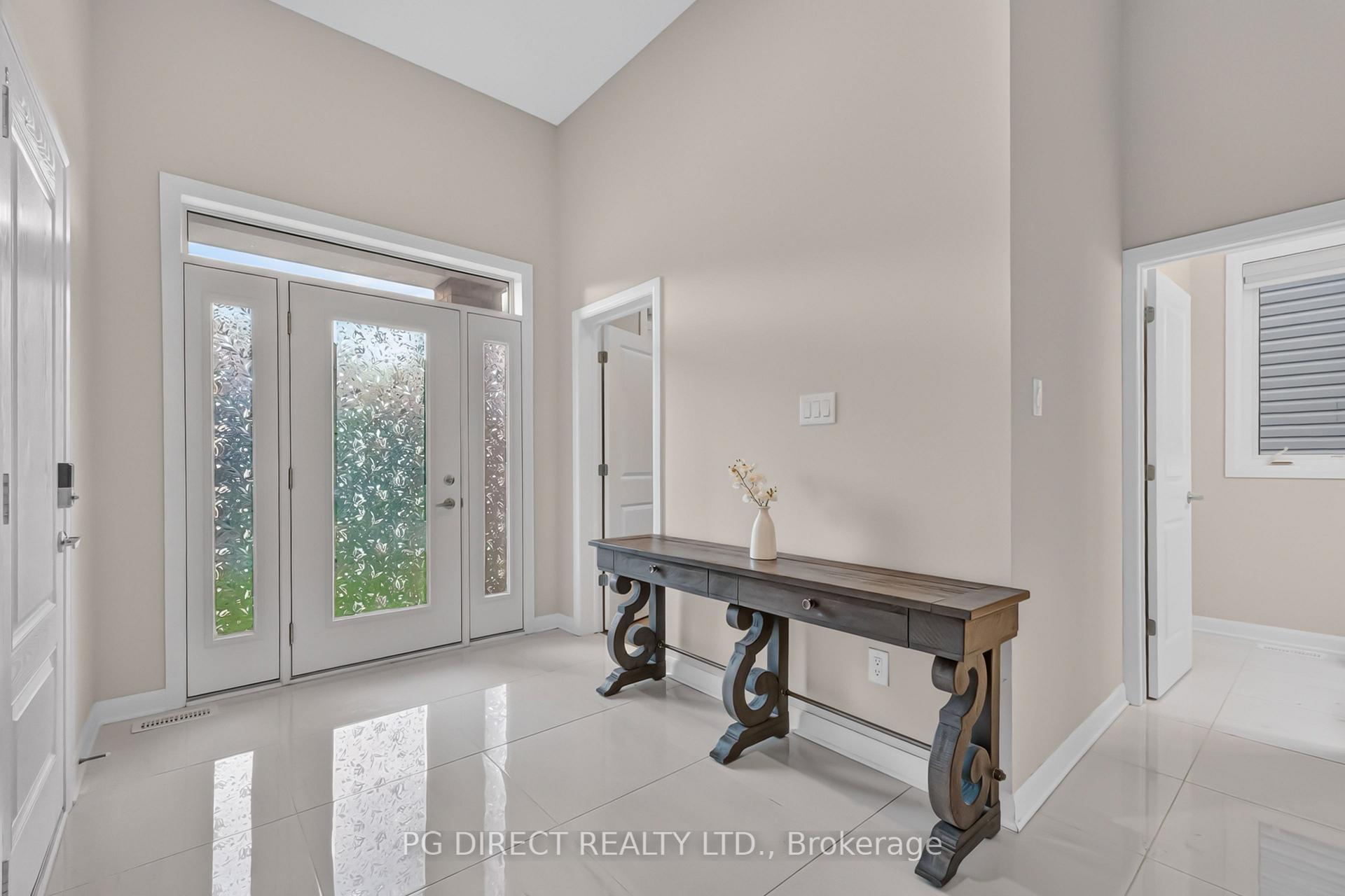 Photo 3 of 136 Gosling Crescent, Ottawa, Kanata - Morgan's Grant/South March — HOMEH