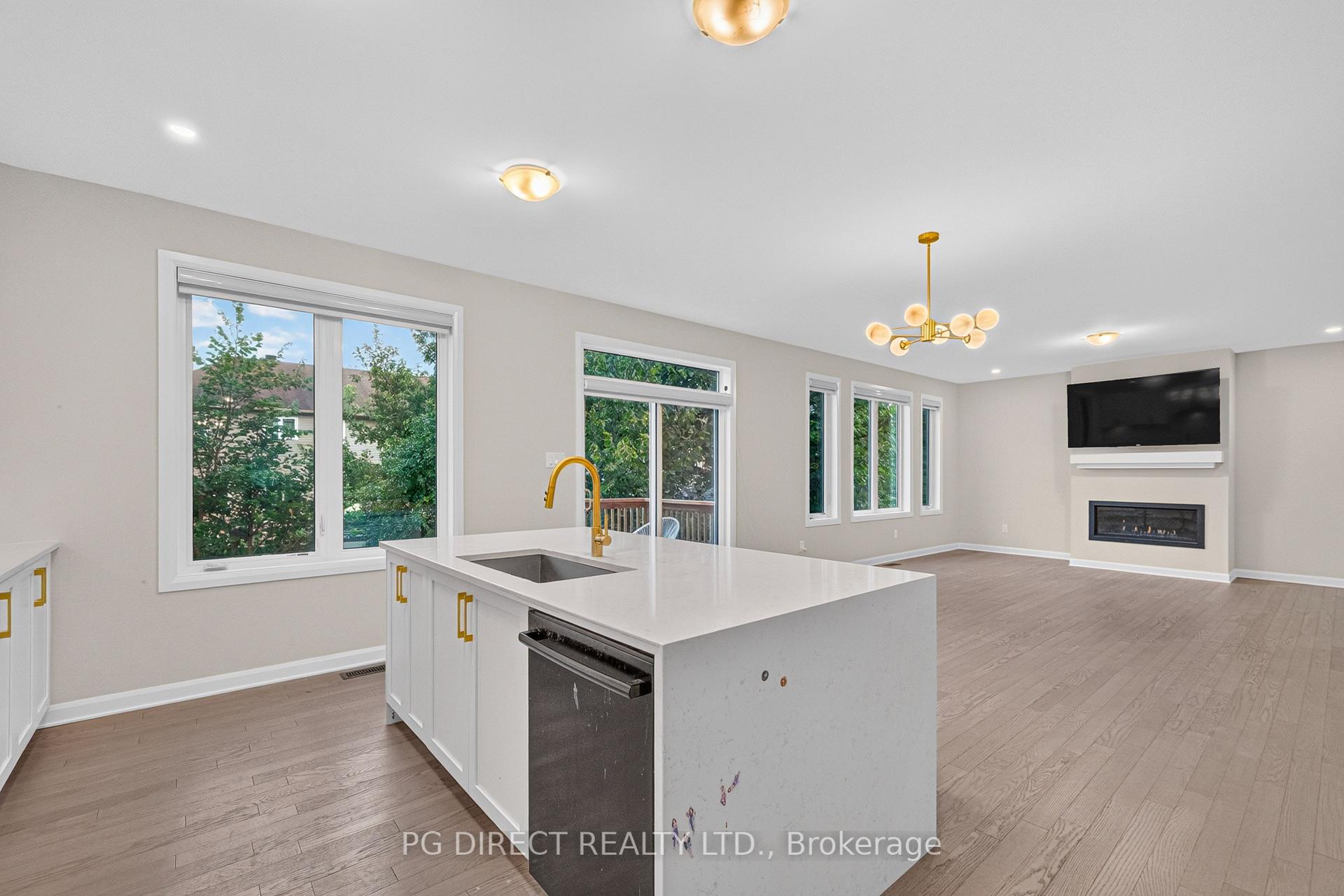 Photo 8 of 136 Gosling Crescent, Ottawa, Kanata - Morgan's Grant/South March — HOMEH