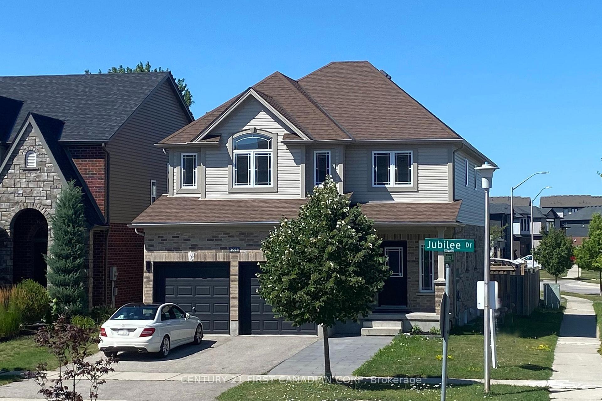 Photo 2 of Unit Upper Unit, 2023 Jubilee Drive, London, North E — HOMEH