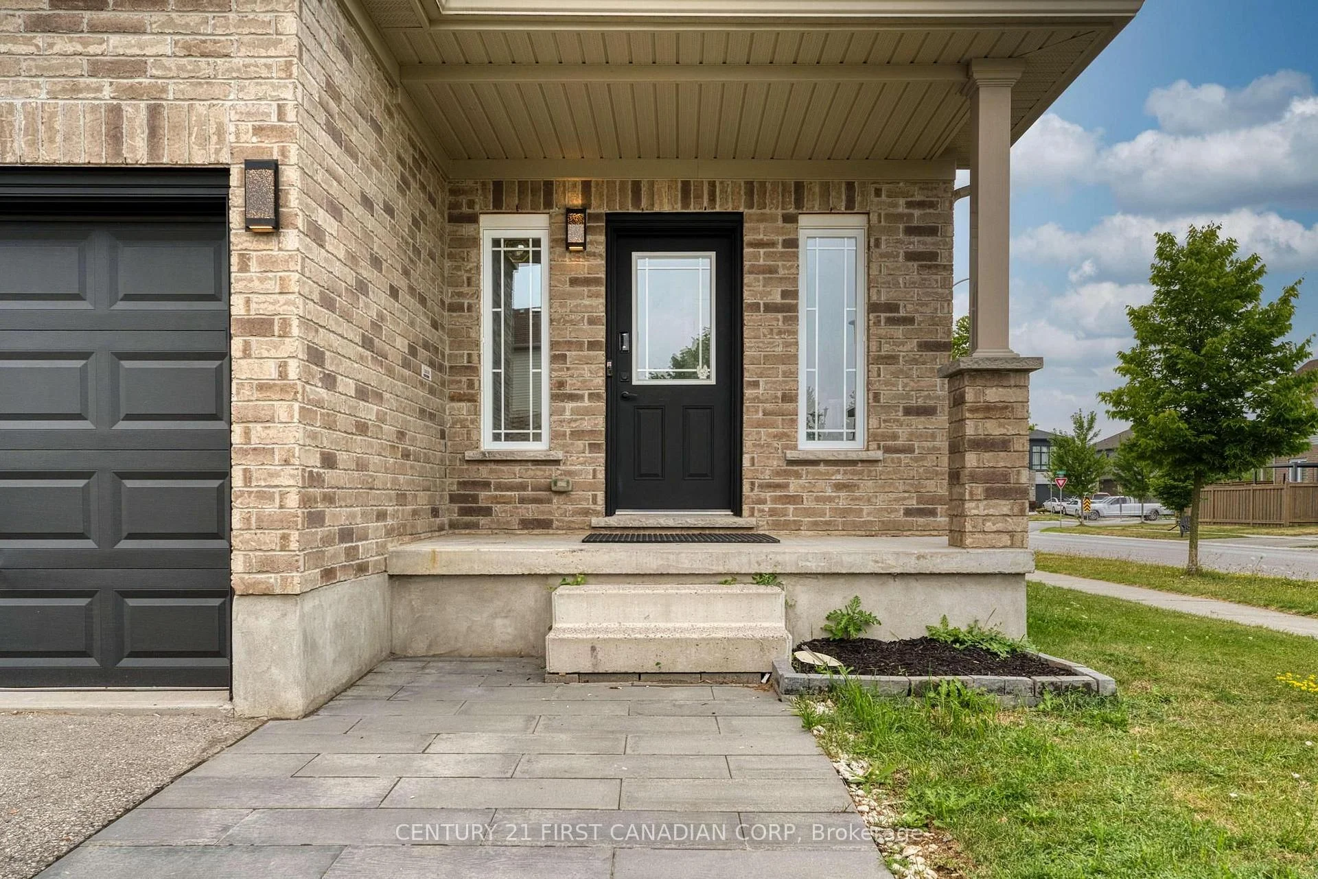 Photo 7 of Unit Upper Unit, 2023 Jubilee Drive, London, North E — HOMEH