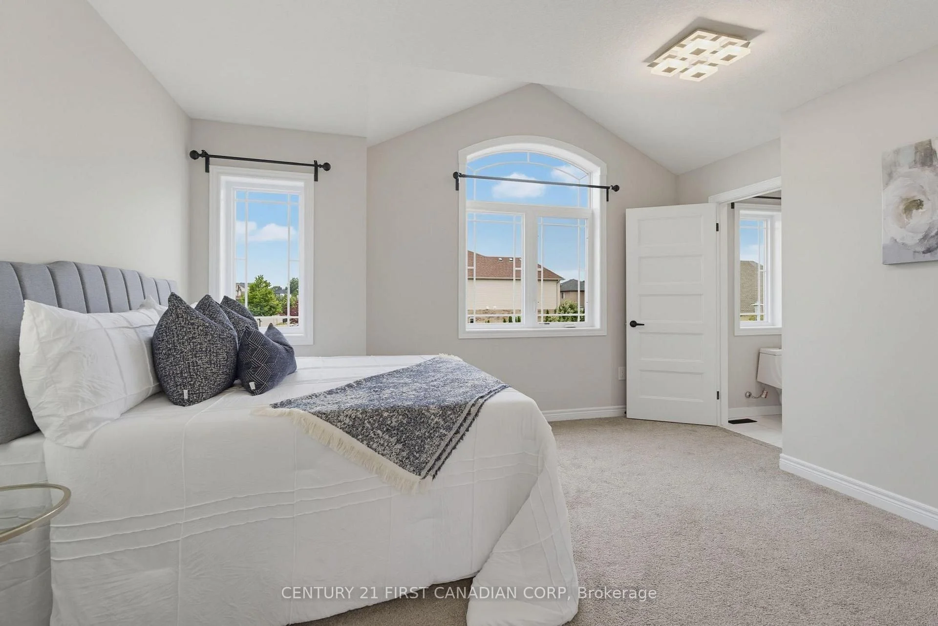 Photo 92 of Unit Upper Unit, 2023 Jubilee Drive, London, North E — HOMEH