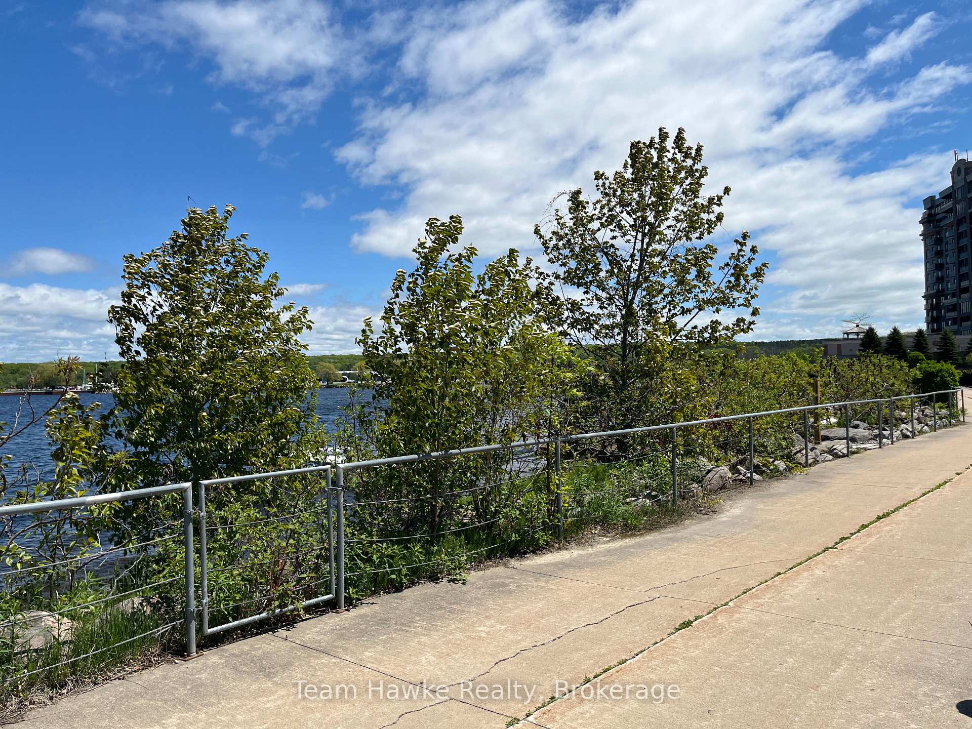 Photo 10 of 637 Aberdeen Boulevard, Midland — HOMEH