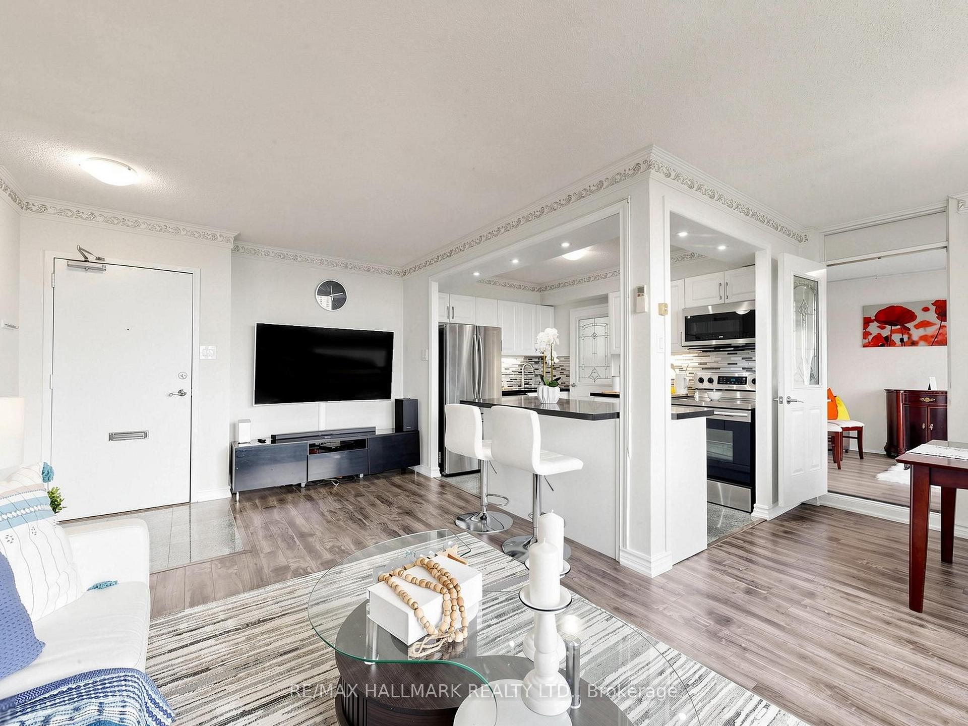 Photo 4 of Unit 1609, 5 Parkway Forest Drive, North York, Henry Farm — HOMEH