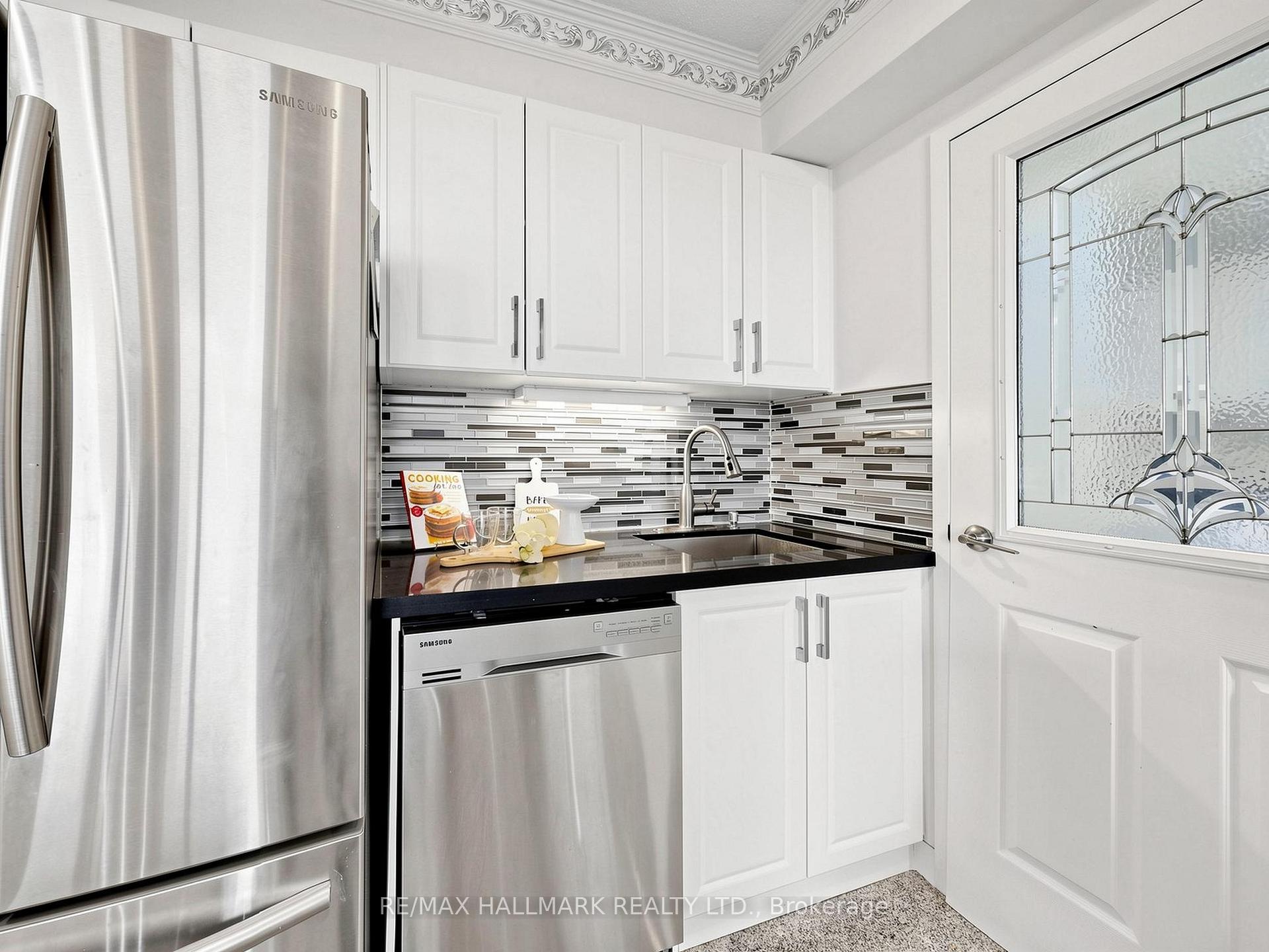 Photo 8 of Unit 1609, 5 Parkway Forest Drive, North York, Henry Farm — HOMEH