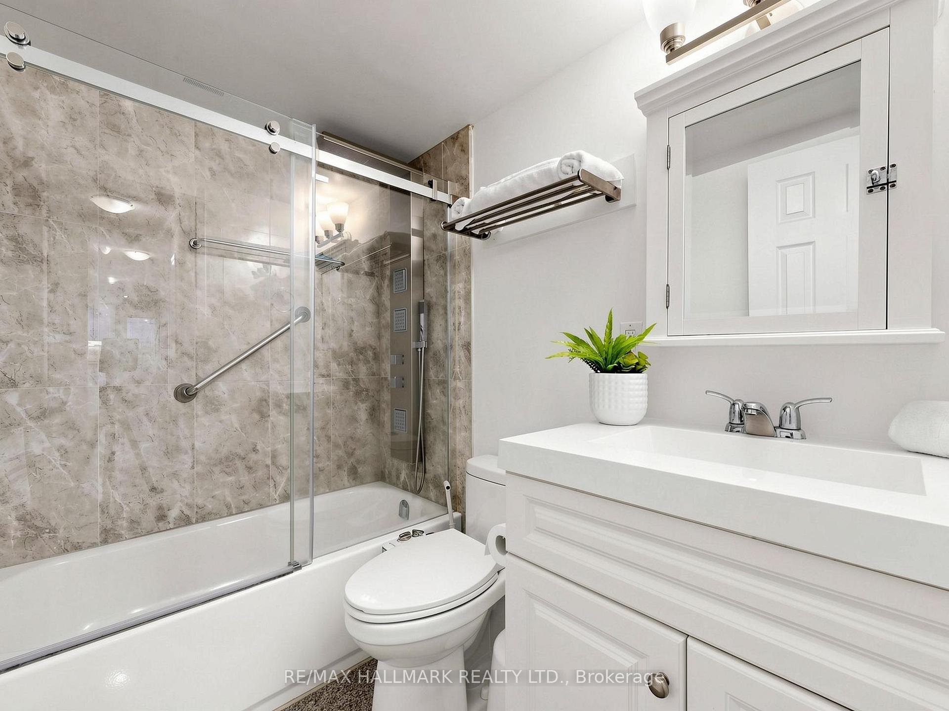 Photo 17 of Unit 1609, 5 Parkway Forest Drive, North York, Henry Farm — HOMEH