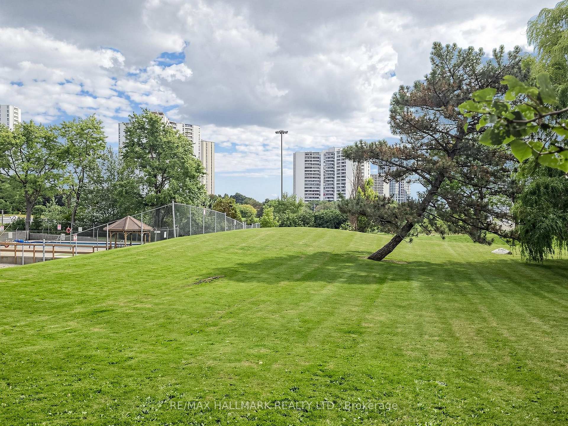 Photo 29 of Unit 1609, 5 Parkway Forest Drive, North York, Henry Farm — HOMEH