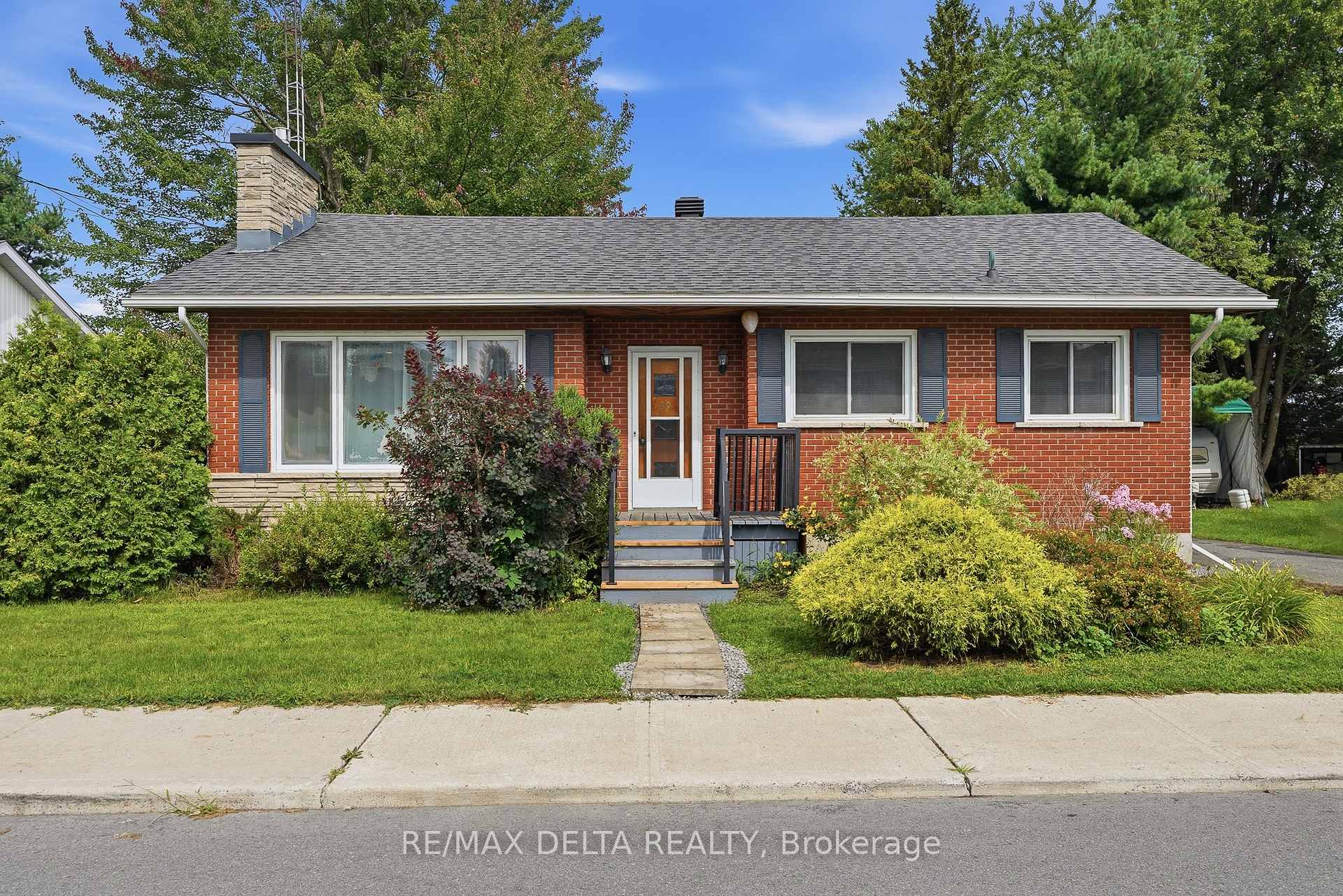Photo 1 of 29 Catherine E Street E, North Glengarry, Maxville — HOMEH