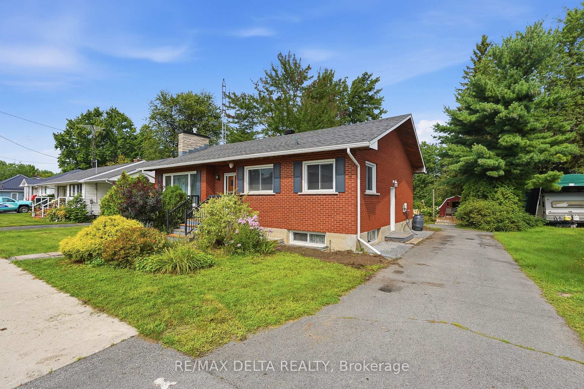 Photo 3 of 29 Catherine E Street E, North Glengarry, Maxville — HOMEH
