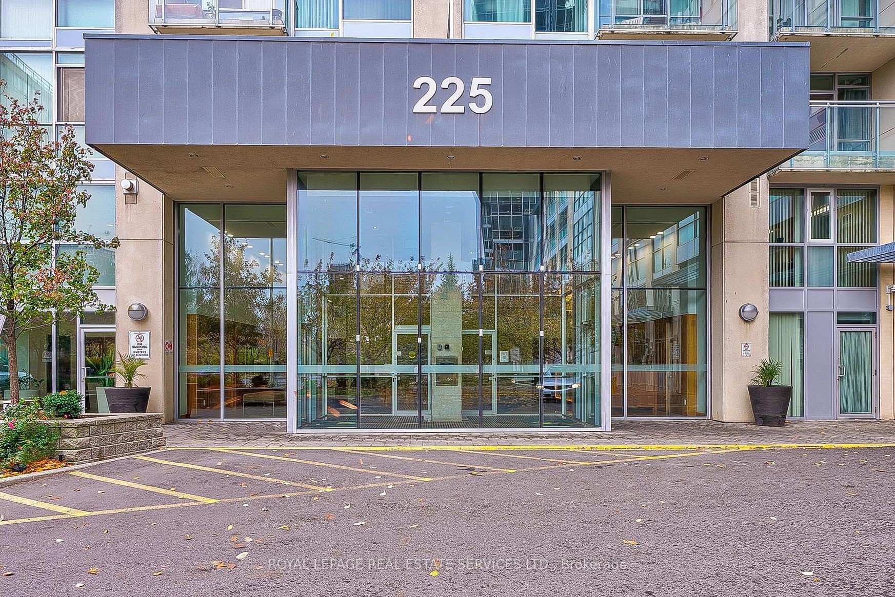 Photo 3 of Unit 1008, 225 Webb Drive, Mississauga, City Centre — HOMEH