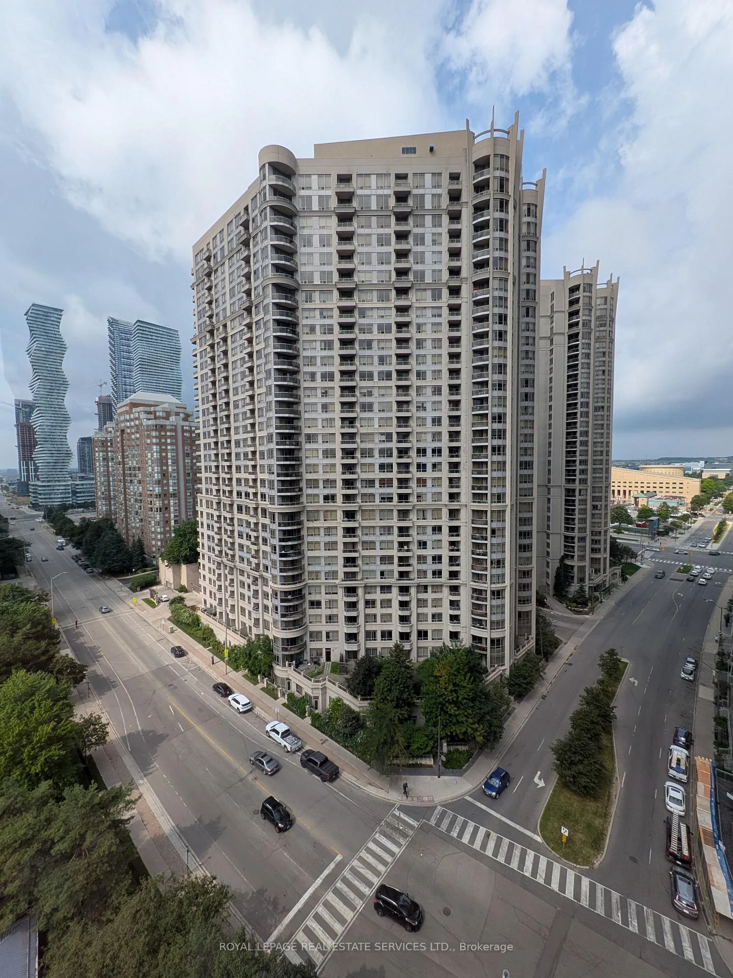 Photo 2 of Unit 1008, 225 Webb Drive, Mississauga, City Centre — HOMEH