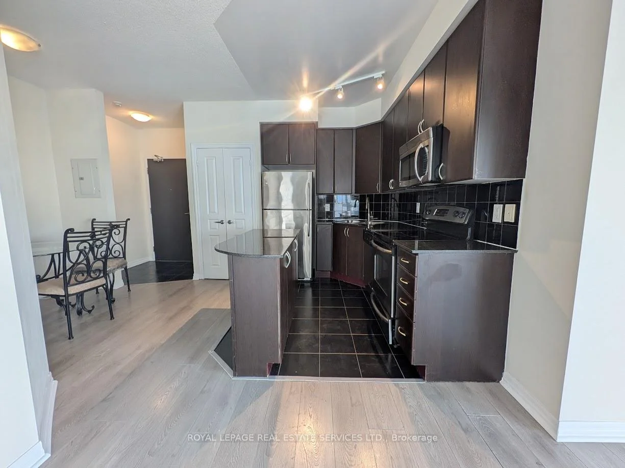 Photo 10 of Unit 1008, 225 Webb Drive, Mississauga, City Centre — HOMEH