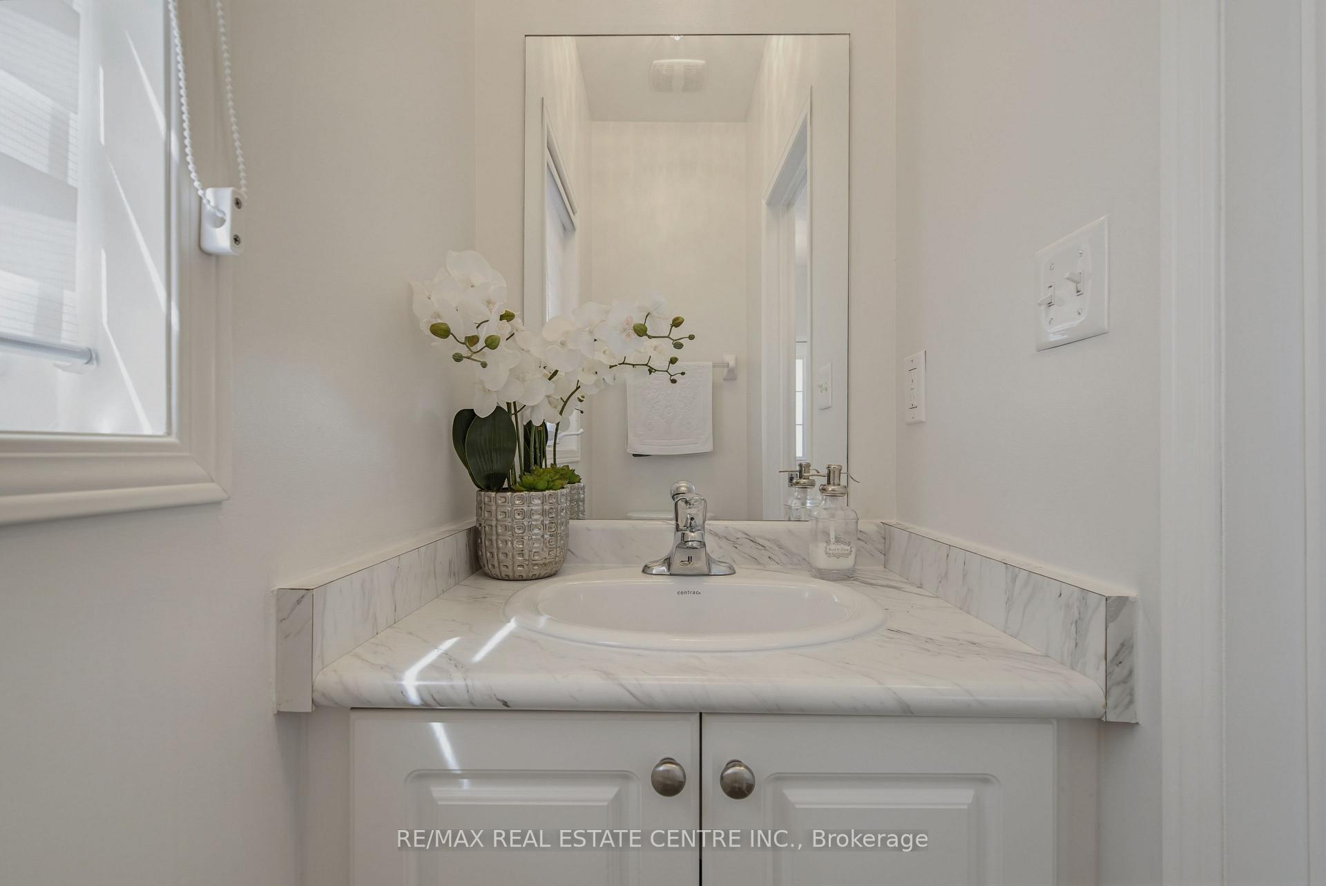 Photo 3 of 16 Gulfbrook Circle, Brampton, Sandringham-Wellington — HOMEH