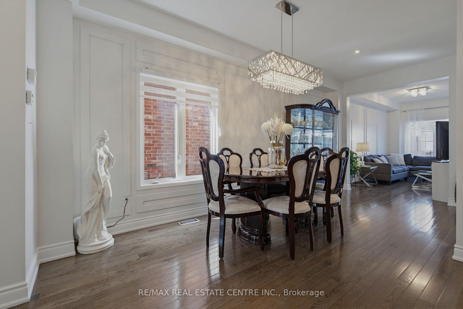 Photo 5 of 16 Gulfbrook Circle, Brampton, Sandringham-Wellington — HOMEH