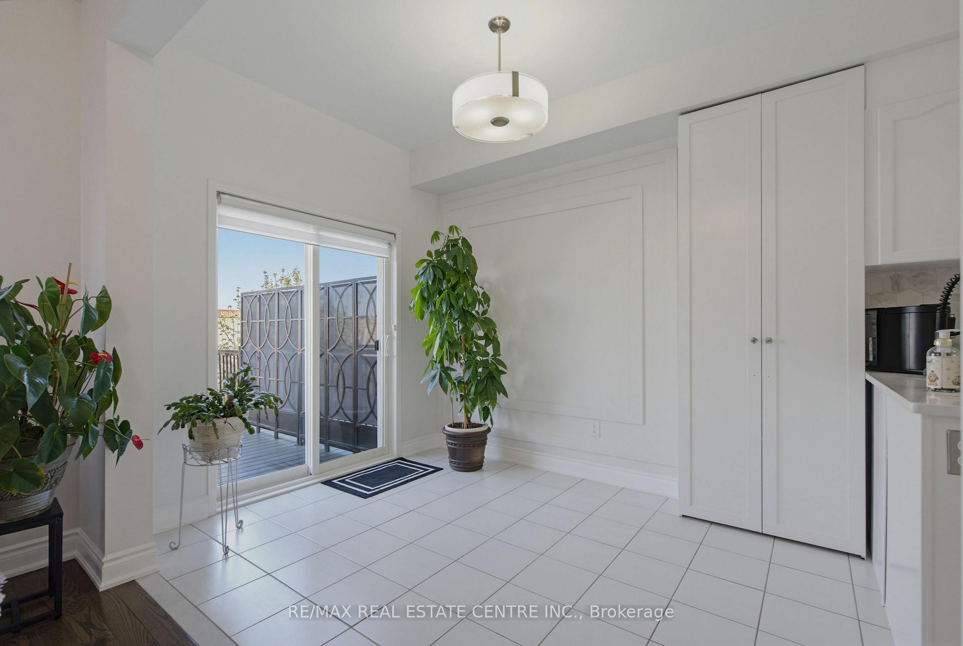 Photo 11 of 16 Gulfbrook Circle, Brampton, Sandringham-Wellington — HOMEH
