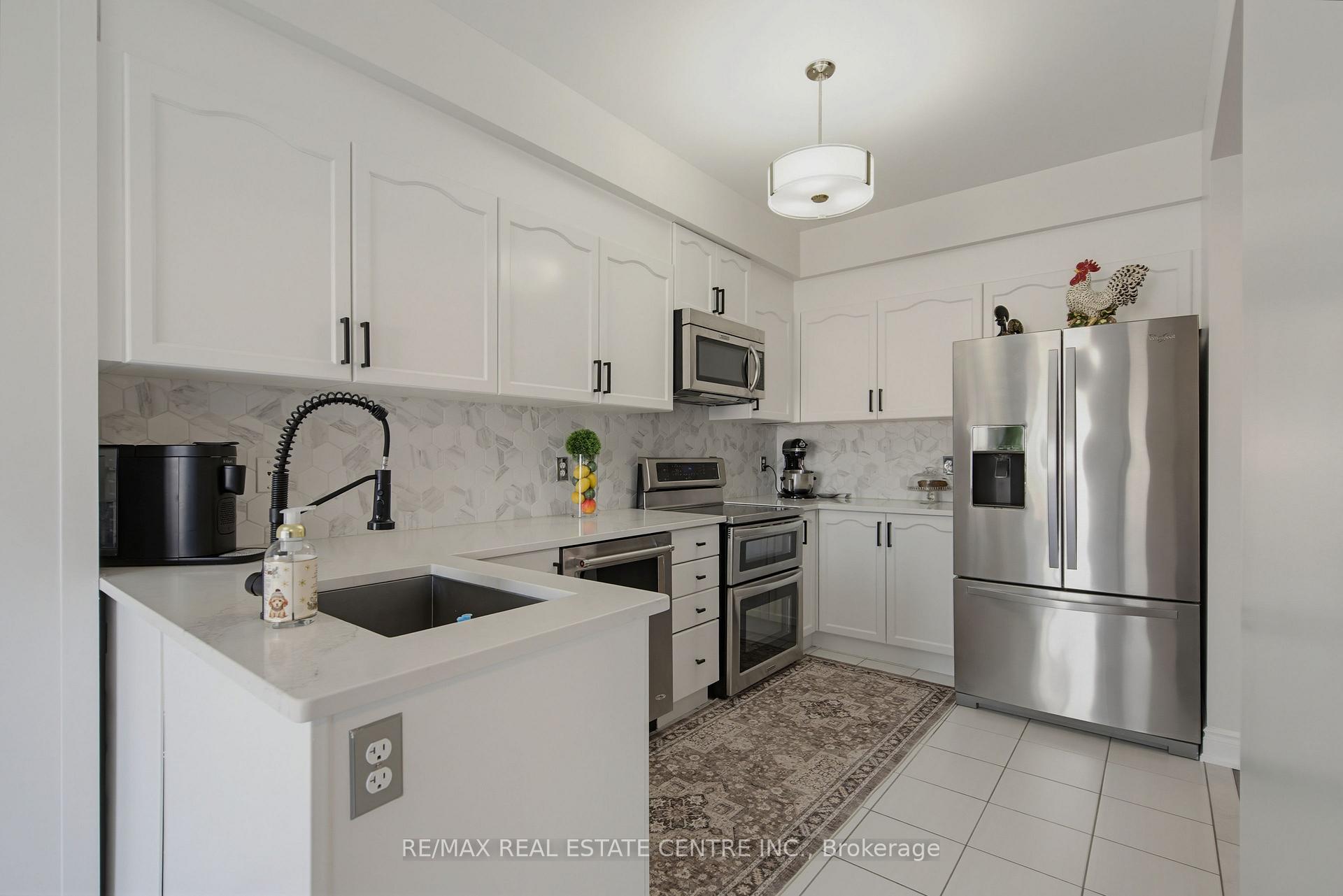 Photo 13 of 16 Gulfbrook Circle, Brampton, Sandringham-Wellington — HOMEH