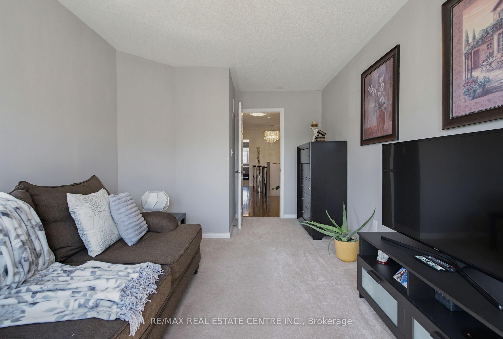 Photo 19 of 16 Gulfbrook Circle, Brampton, Sandringham-Wellington — HOMEH