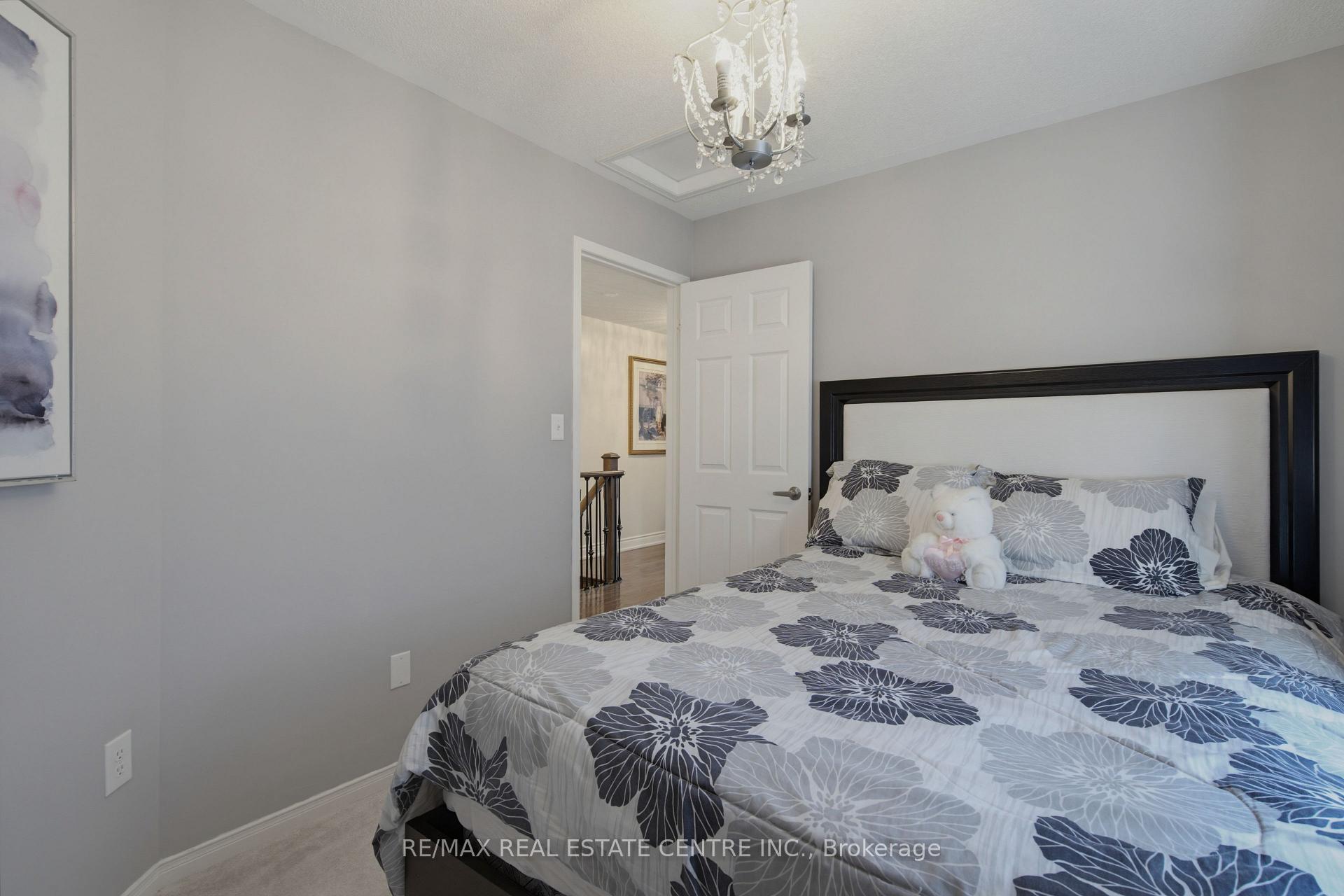 Photo 23 of 16 Gulfbrook Circle, Brampton, Sandringham-Wellington — HOMEH
