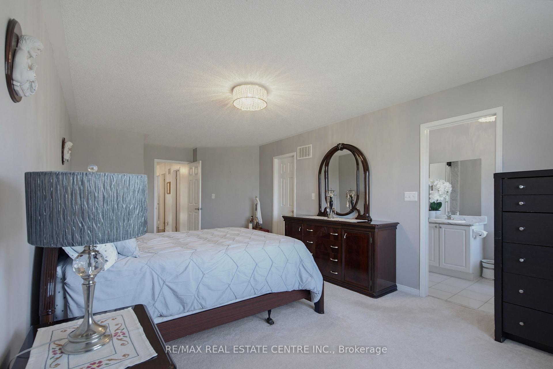 Photo 26 of 16 Gulfbrook Circle, Brampton, Sandringham-Wellington — HOMEH