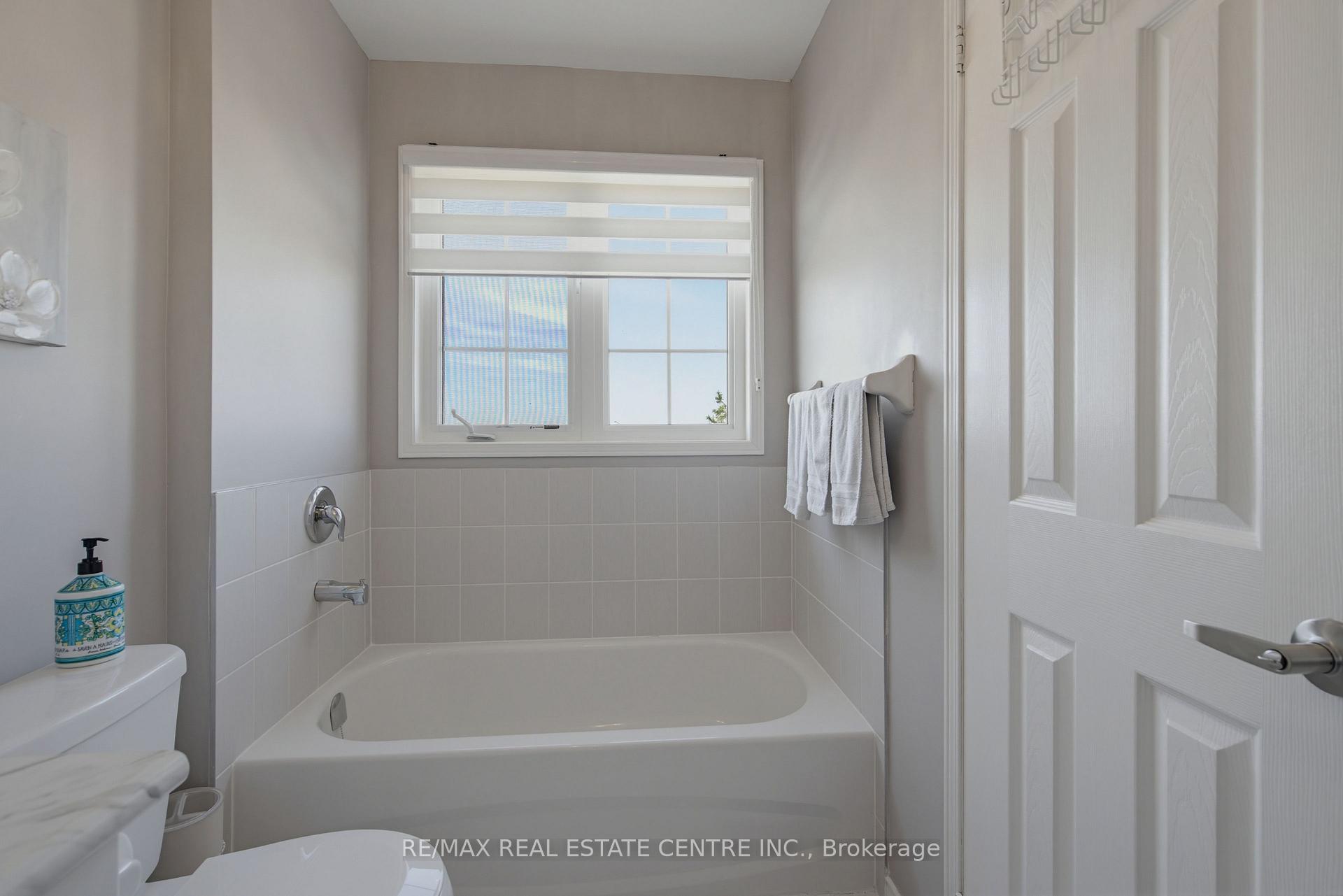 Photo 29 of 16 Gulfbrook Circle, Brampton, Sandringham-Wellington — HOMEH