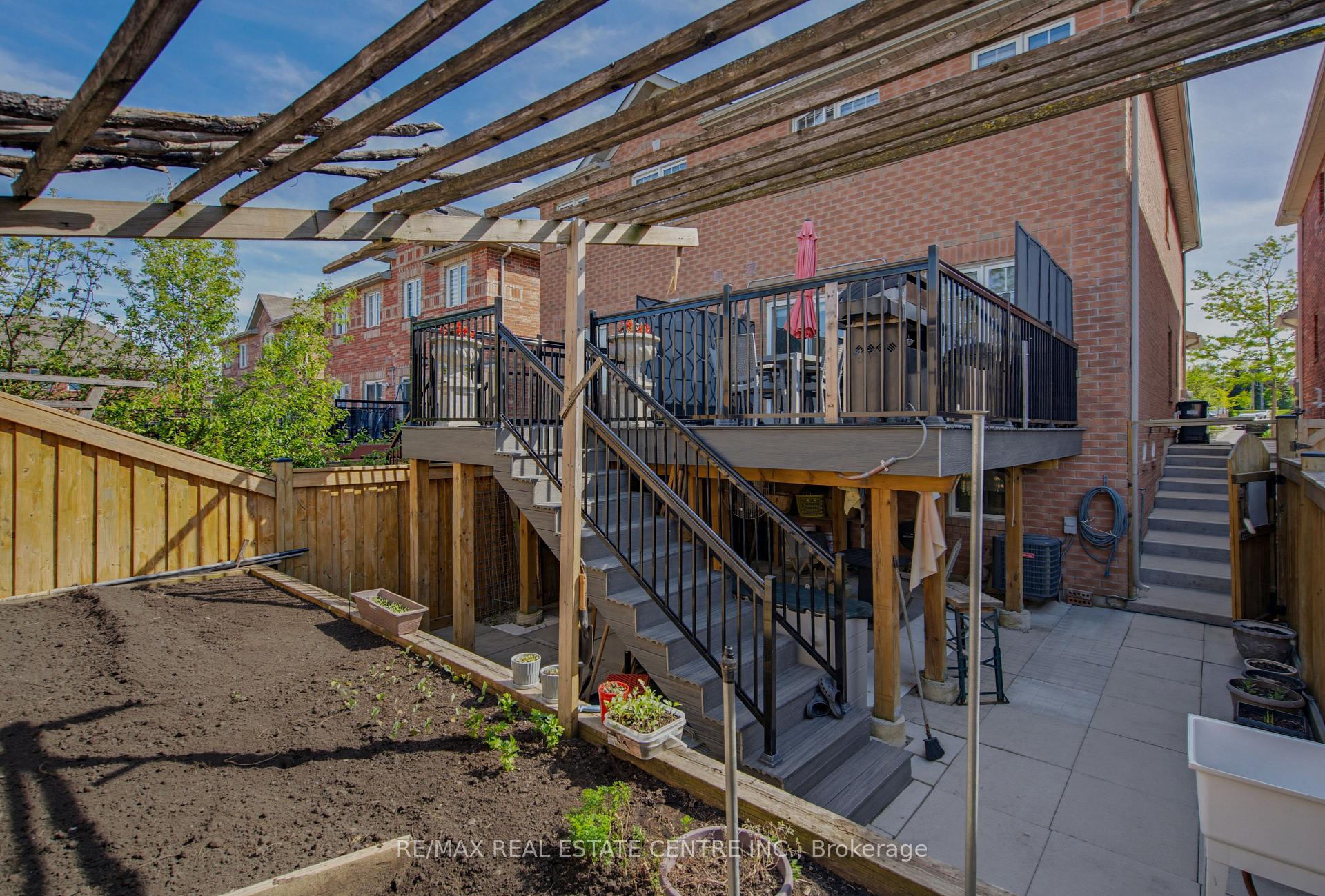 Photo 39 of 16 Gulfbrook Circle, Brampton, Sandringham-Wellington — HOMEH