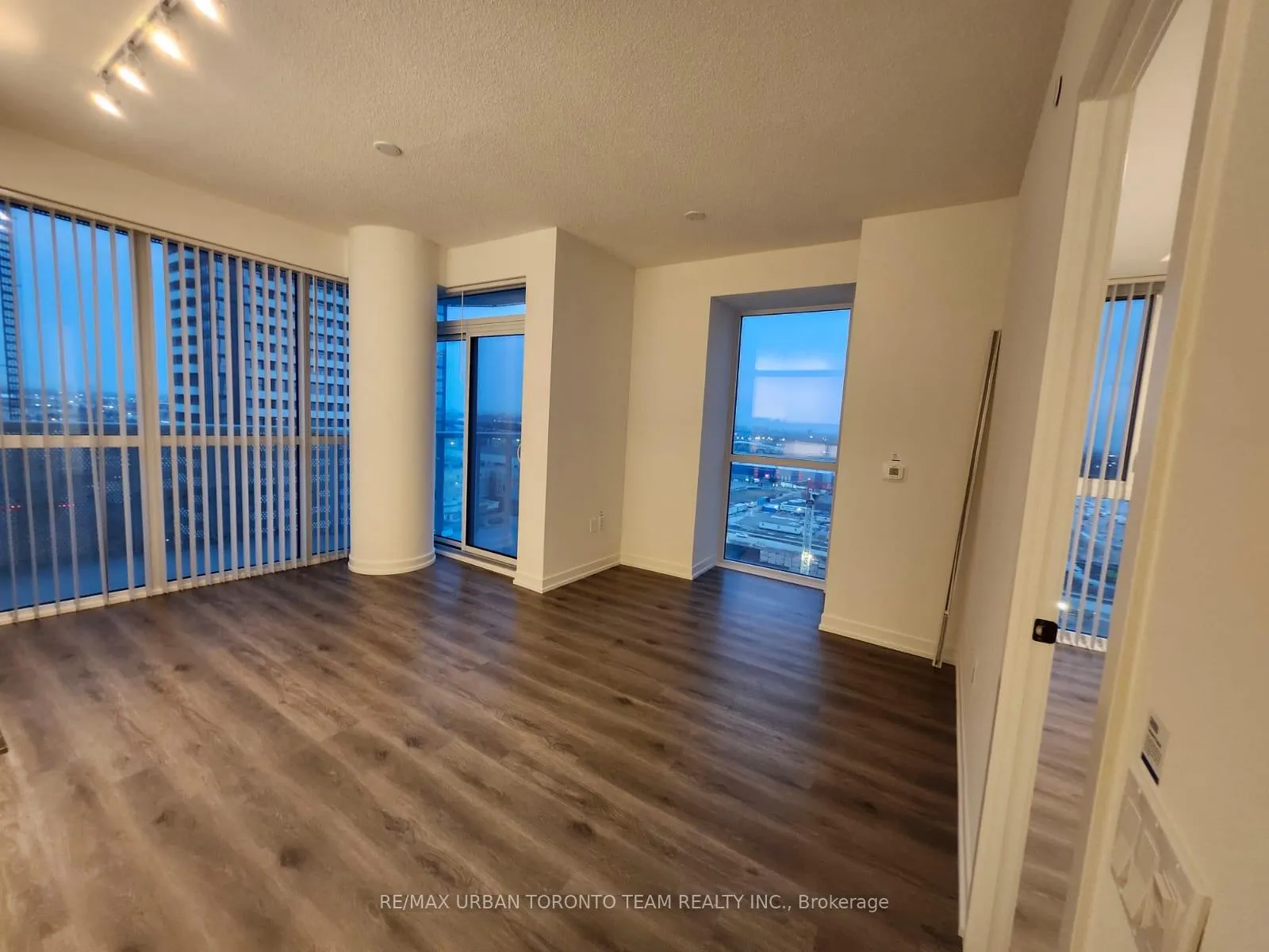 Photo 3 of Unit 1702, 225 Commerce St Street, Vaughan, Vaughan Corporate Centre — HOMEH
