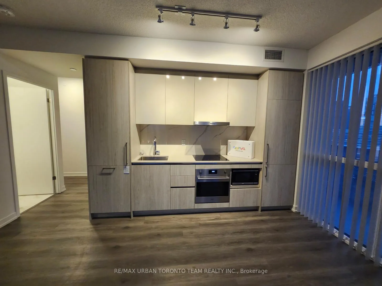Photo 4 of Unit 1702, 225 Commerce St Street, Vaughan, Vaughan Corporate Centre — HOMEH