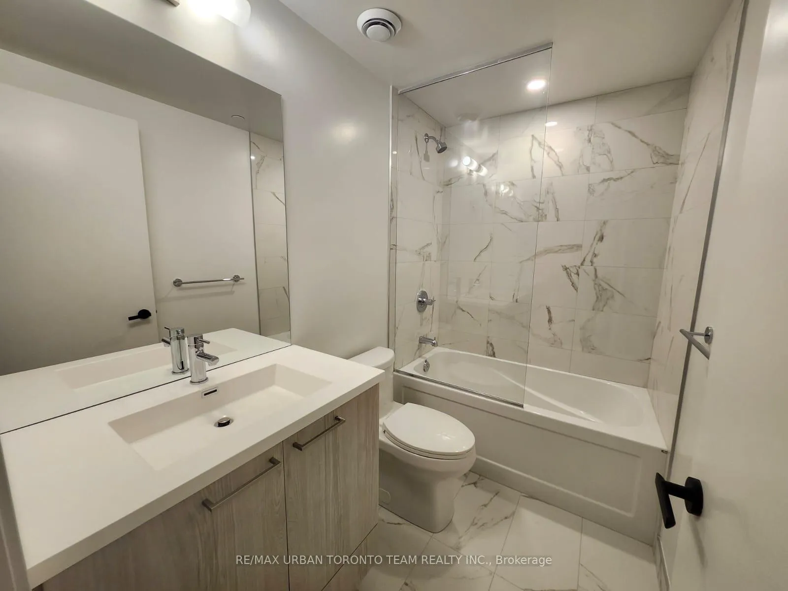 Photo 5 of Unit 1702, 225 Commerce St Street, Vaughan, Vaughan Corporate Centre — HOMEH