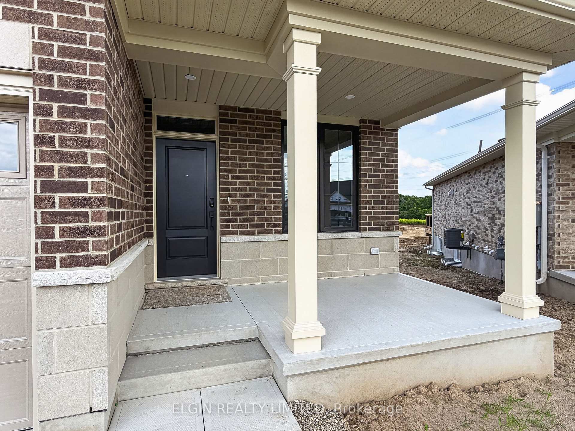 Photo 2 of 4 Thomas Court, Central Elgin, Rural Central Elgin — HOMEH
