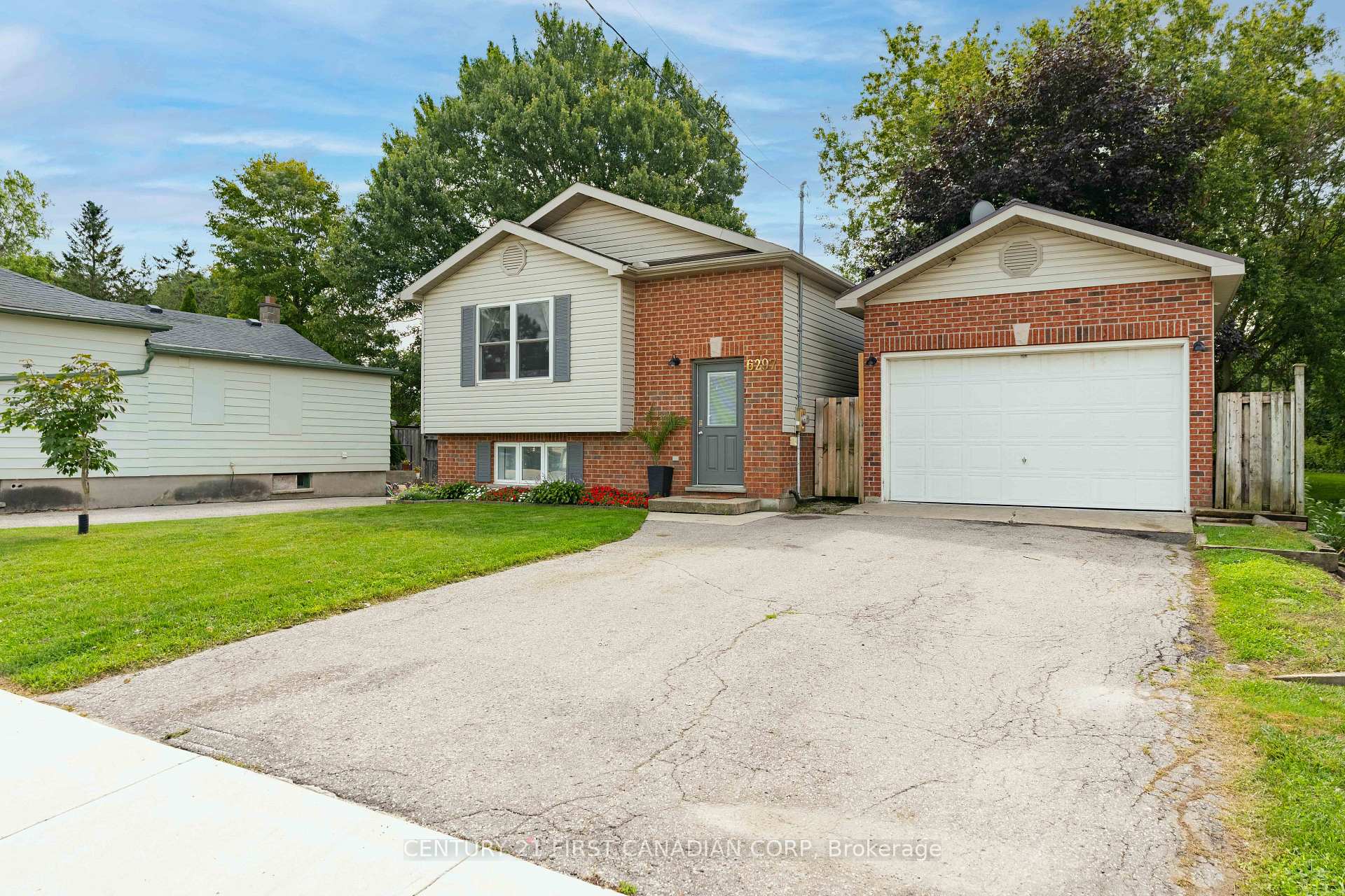 Photo 2 of 6297 William Street, Lucan Biddulph, Lucan — HOMEH