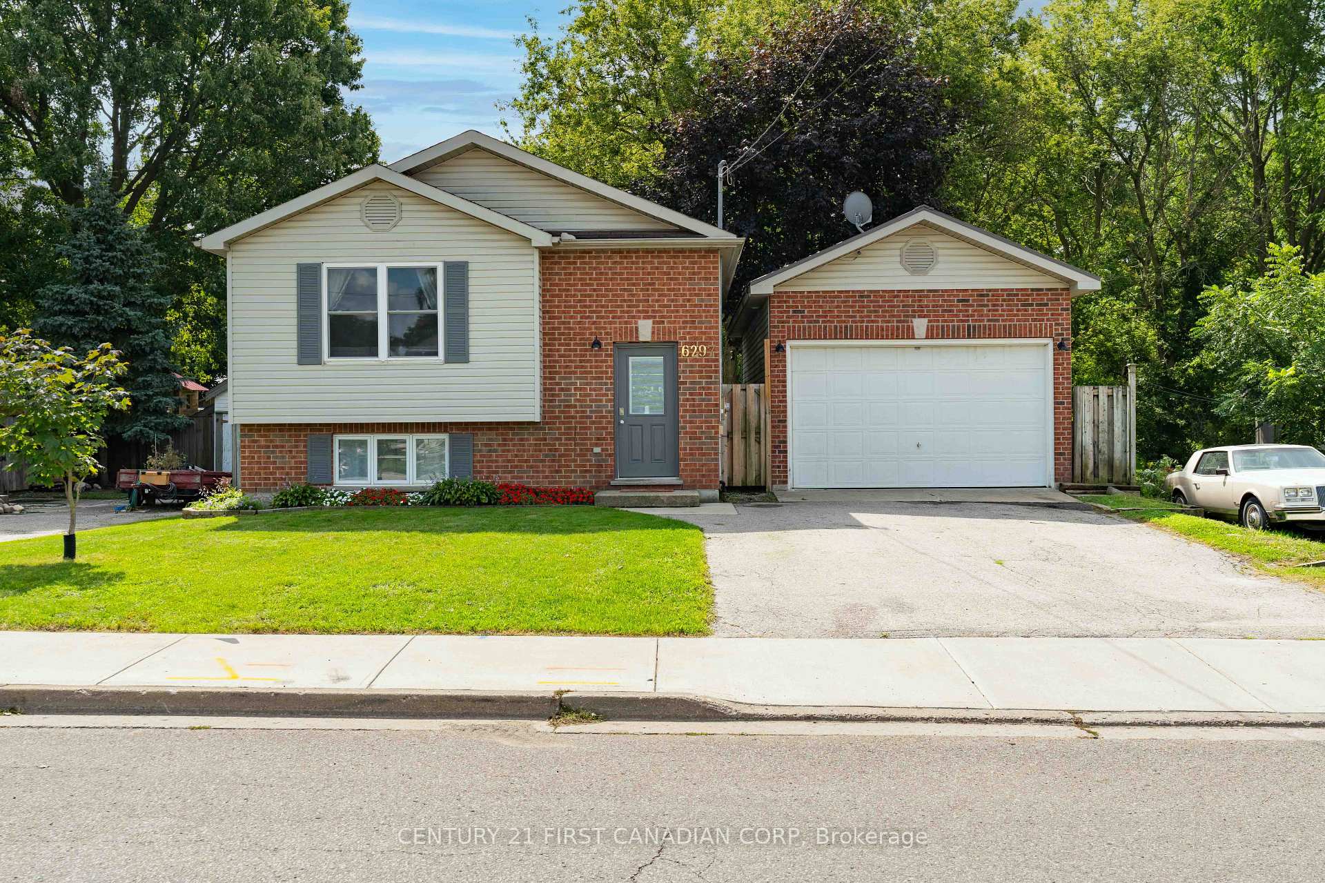 Photo 4 of 6297 William Street, Lucan Biddulph, Lucan — HOMEH