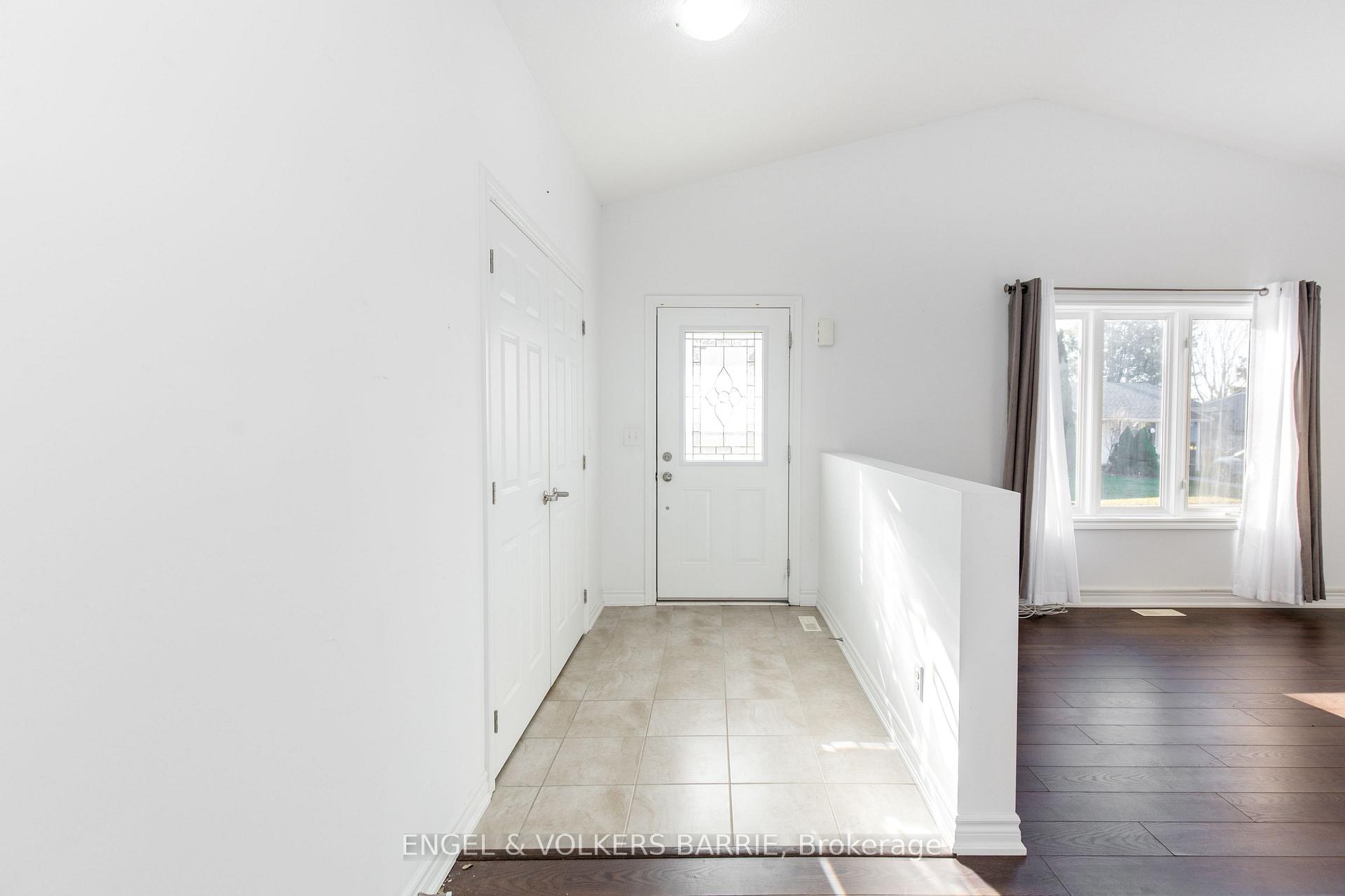 Photo 2 of 38 Linden Lane, Innisfil, Rural Innisfil — HOMEH
