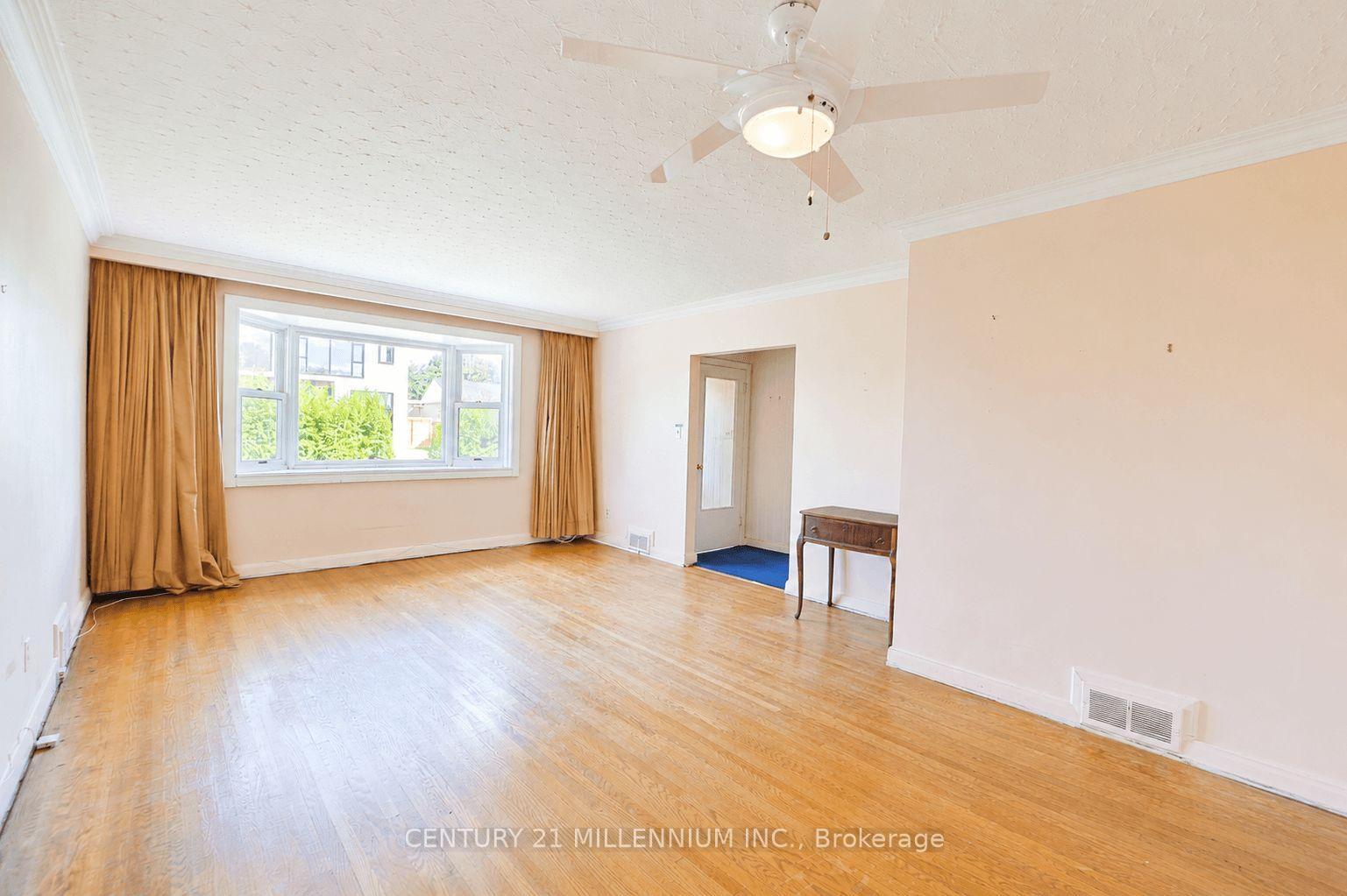 Photo 4 of 169 Ranee Avenue, Toronto, Englemount-Lawrence — HOMEH