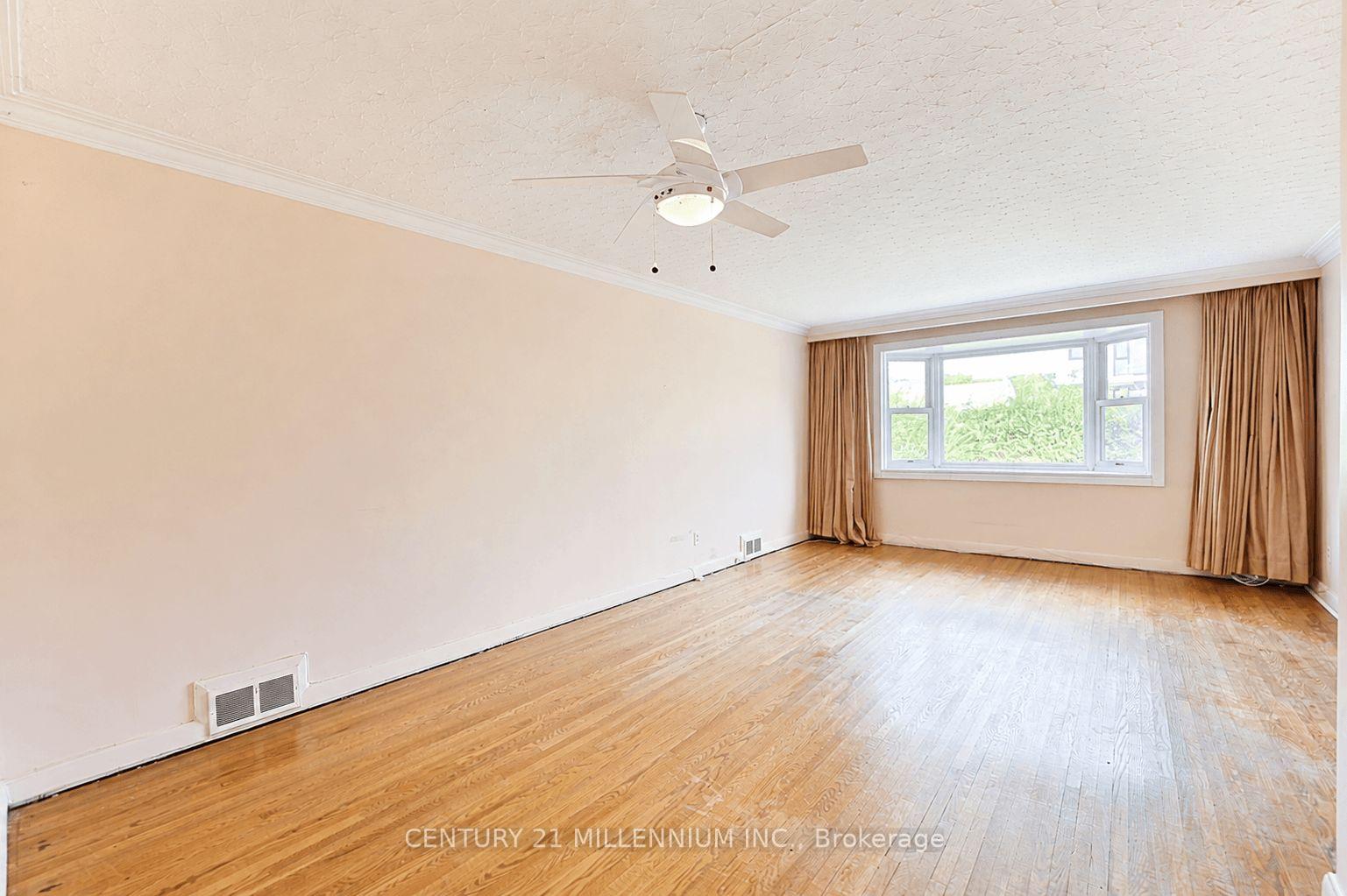 Photo 6 of 169 Ranee Avenue, Toronto, Englemount-Lawrence — HOMEH