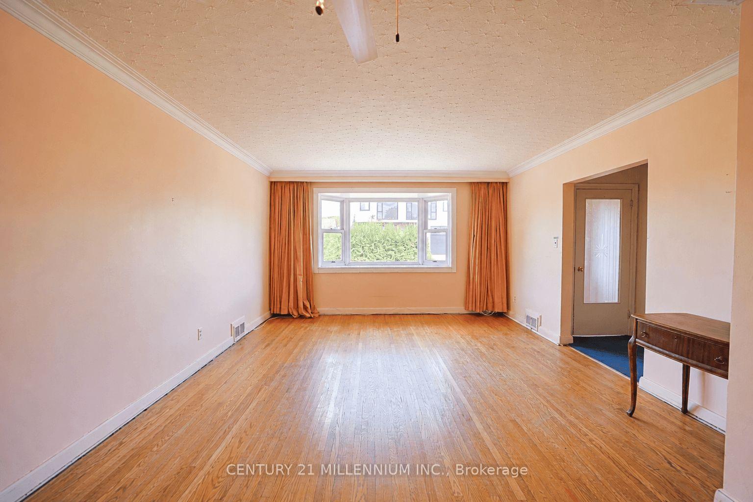 Photo 8 of 169 Ranee Avenue, Toronto, Englemount-Lawrence — HOMEH